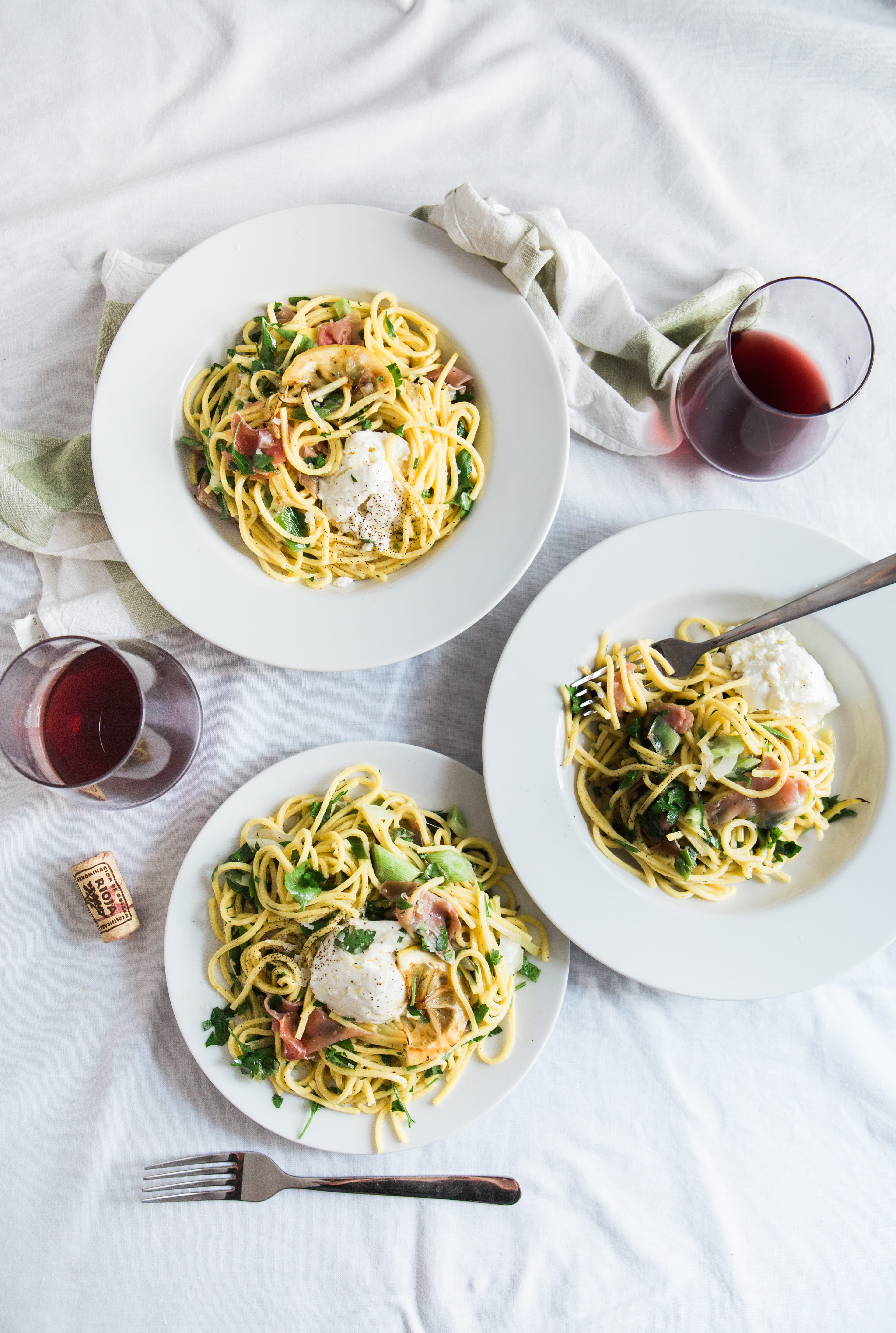 cuups, pancetta, drink, table, spaghetti, cork, high angle view, dinner, italian food, cutlery, white, two, glasses, plates, carbonaras, napkin, ready-to-eat, Phone HD Wallpaper