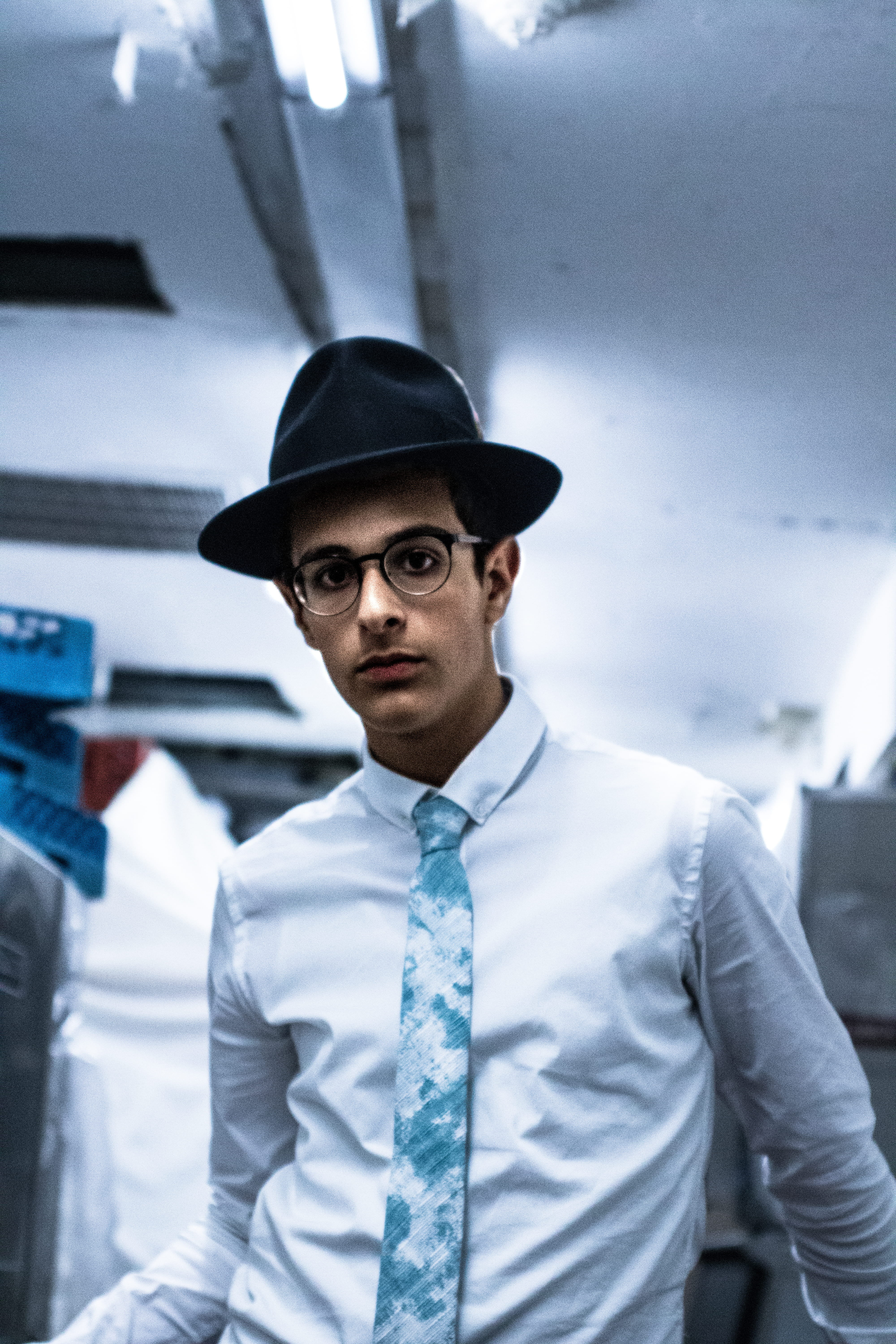 5K, hat, educational institute oholei torah oholei menachem, young adult, serious, cap, sunglasses, mid adult, waist up, clothing, indoors, portrait, fashion, Phone HD Wallpaper