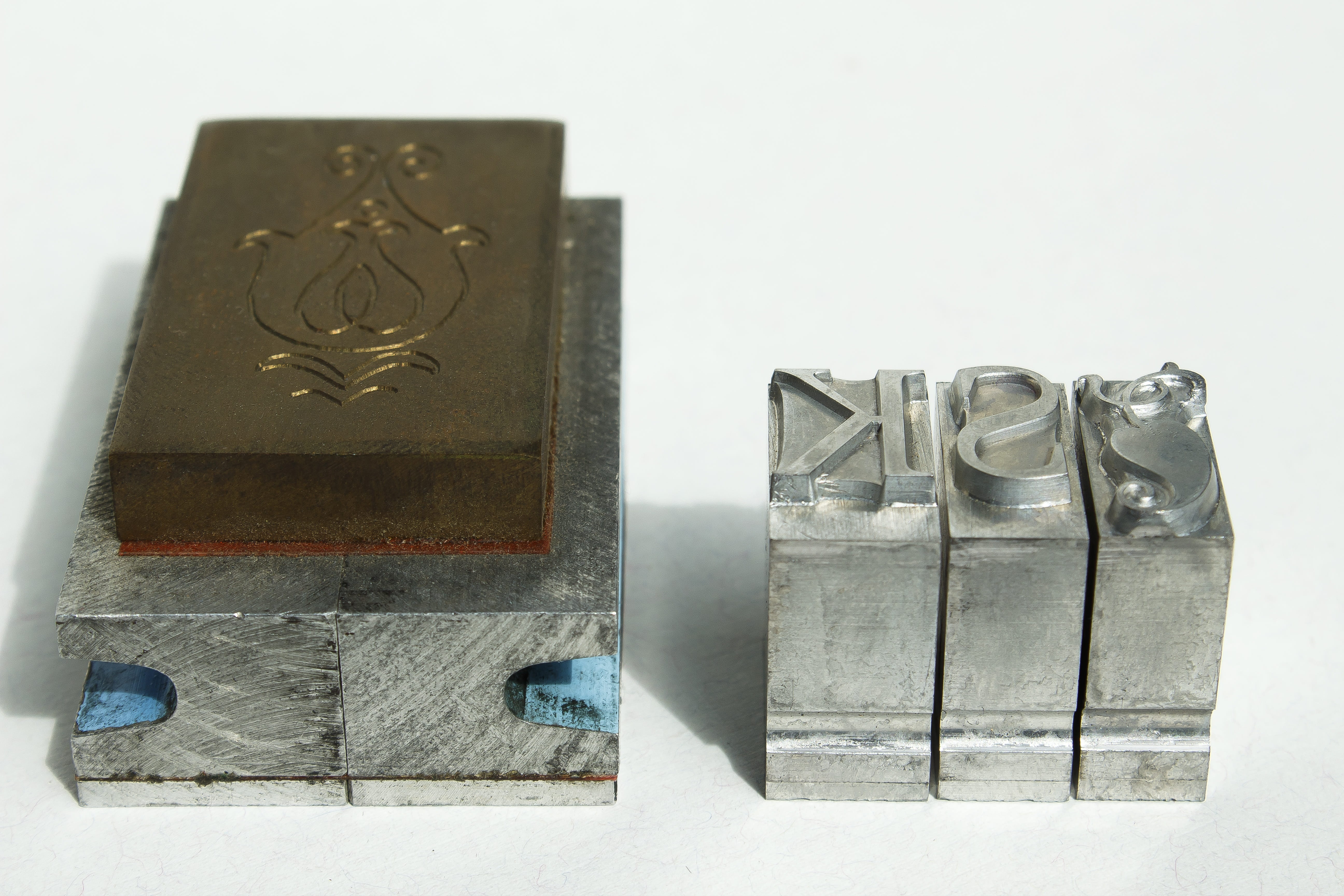 font, studio shot, architecture, letters, close-up, cast, art and craft, table, container, macro, creativity, metal, nature, box - container, mirrored, HD Wallpaper