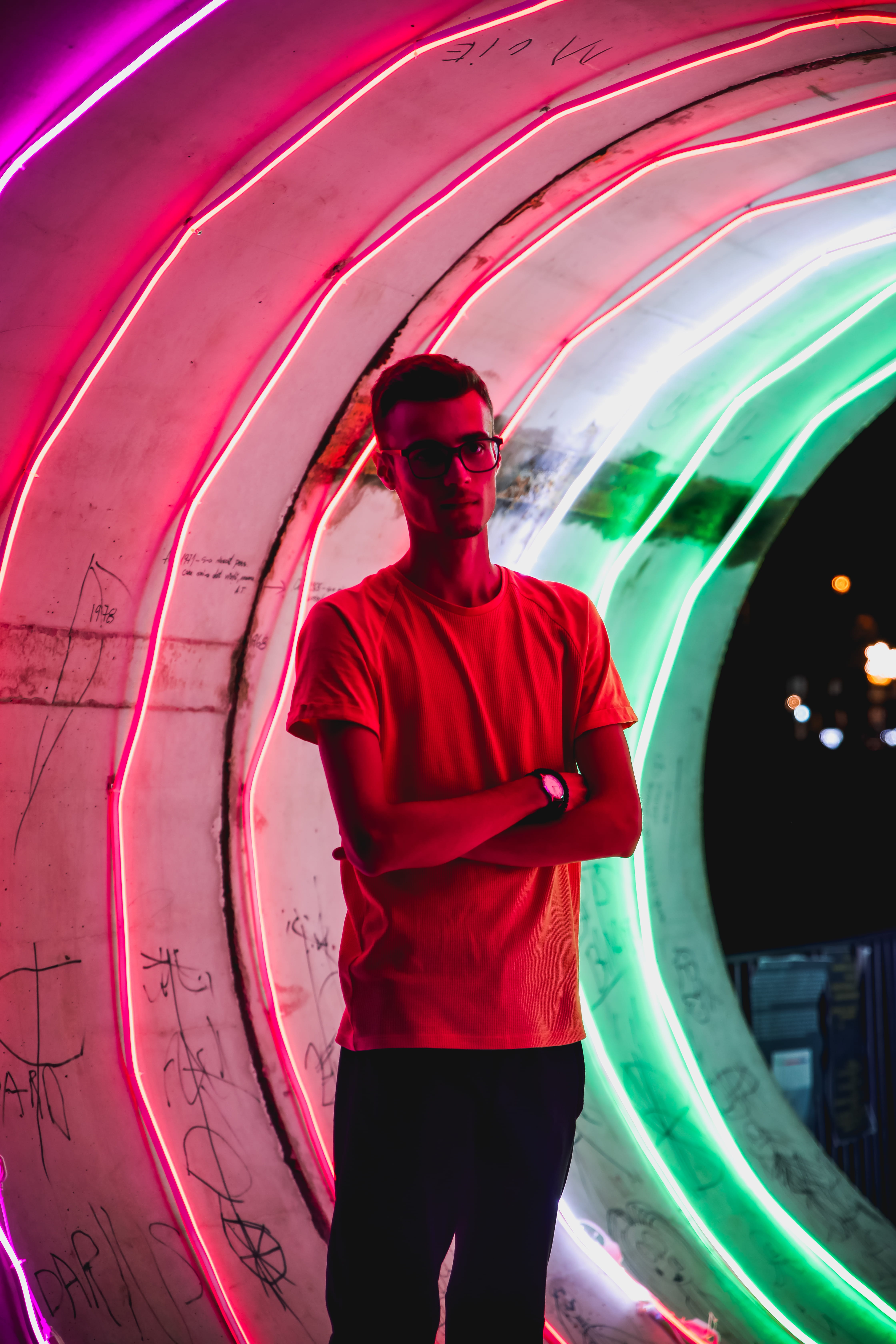 adult, action, iphone, speed, selfie, motion, urban Scene, sport, city Life, city, men, males, people, portrait, posing, dark, one Person, red, color, tube, Phone HD Wallpaper