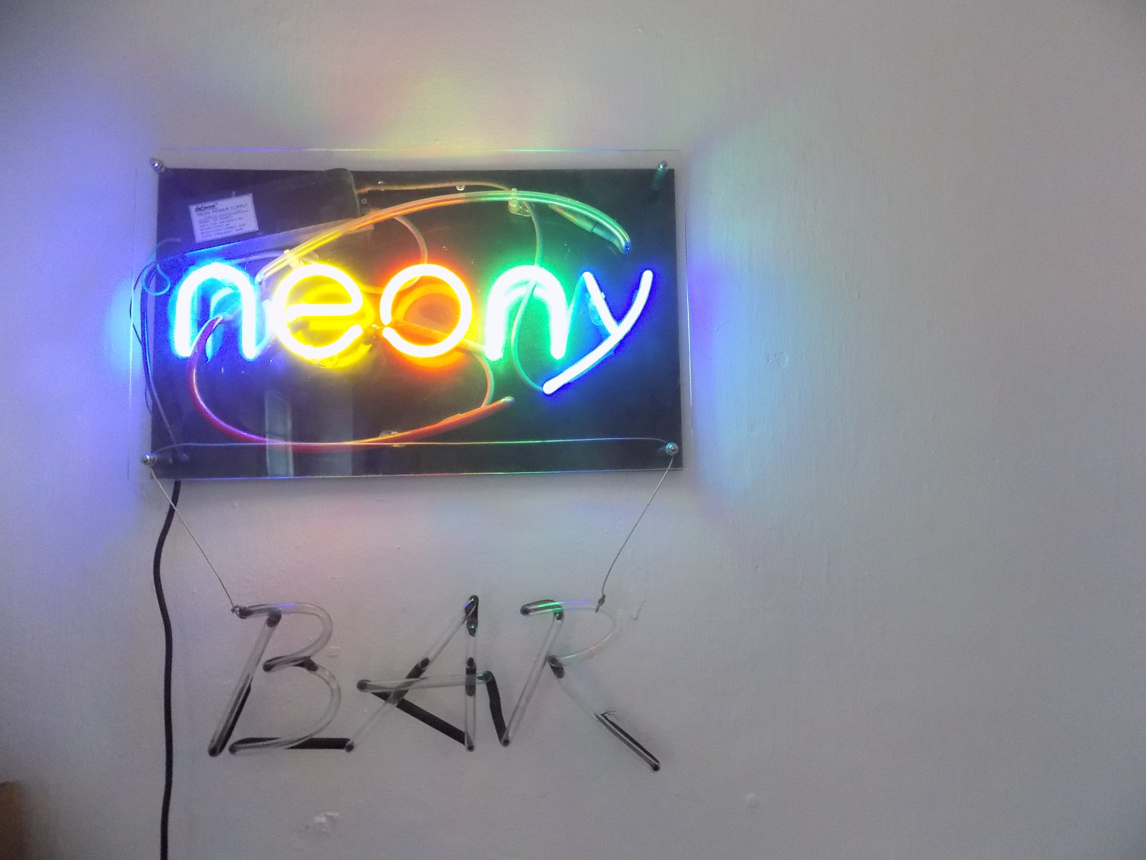 wall - building feature, lighting equipment, nightlife, sign, indoors, colour, no people, stage, stojadła, traditional, wall, creativity, western script, HD Wallpaper