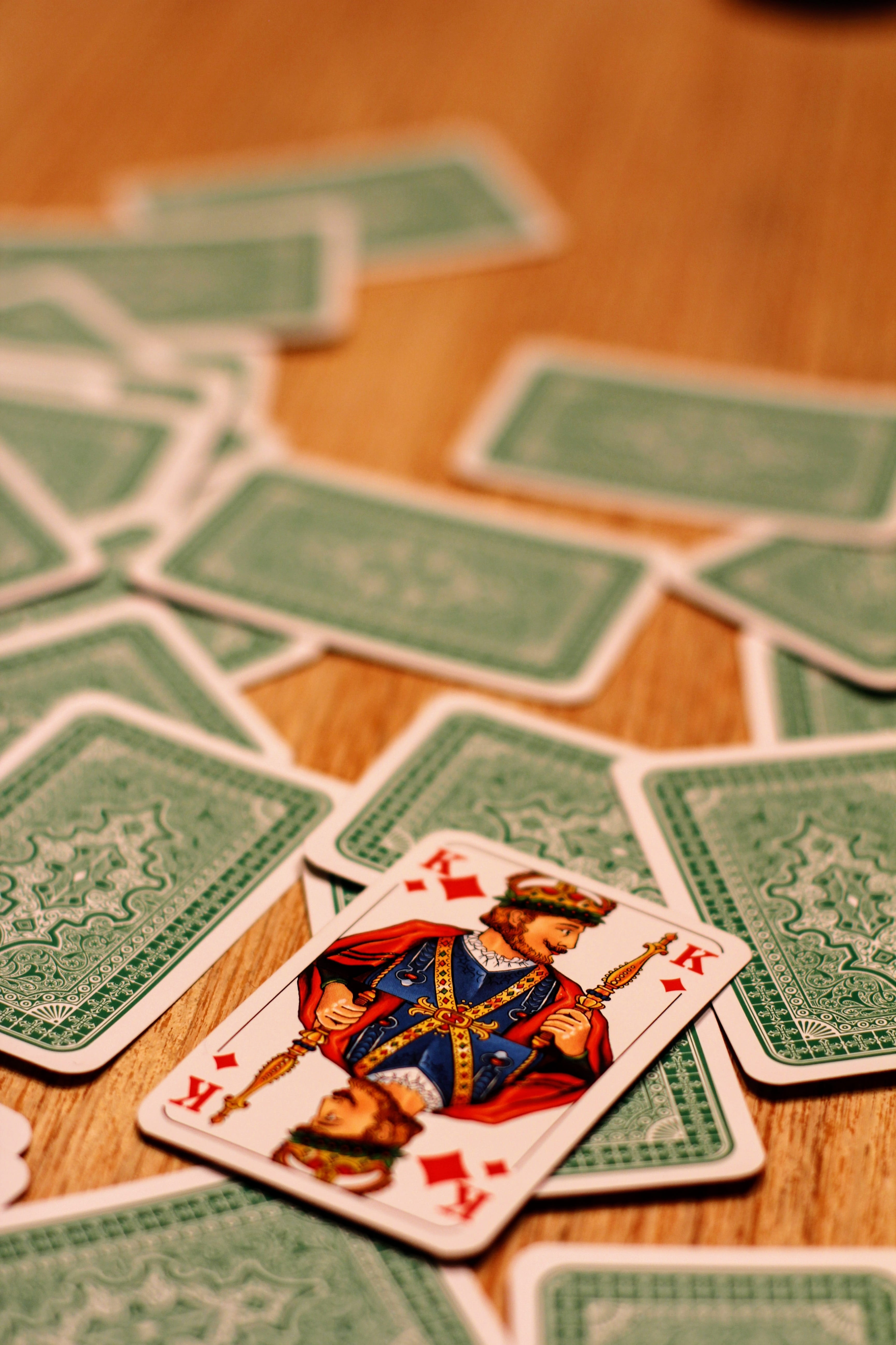 indoors, communication, arts culture and entertainment, 5K, opportunity, playing cards, contemplation, king, luck, letter, selective focus, play, people, Phone HD Wallpaper