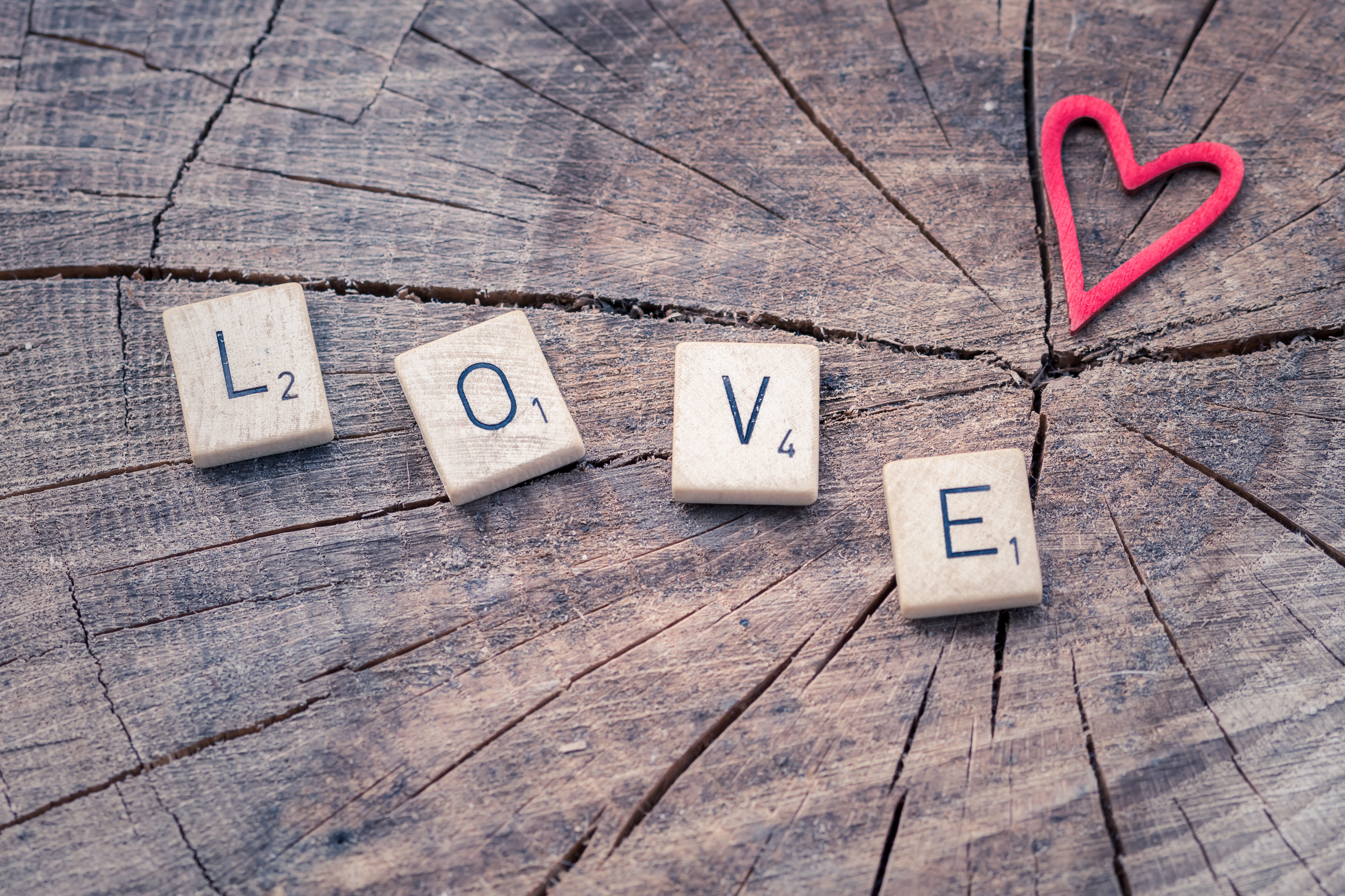 log, tree, table, capital letter, letter, wood, love, red, 5K, indoors, wood - material, number, romantic, message, celebration, heart, no people, emotion, HD Wallpaper