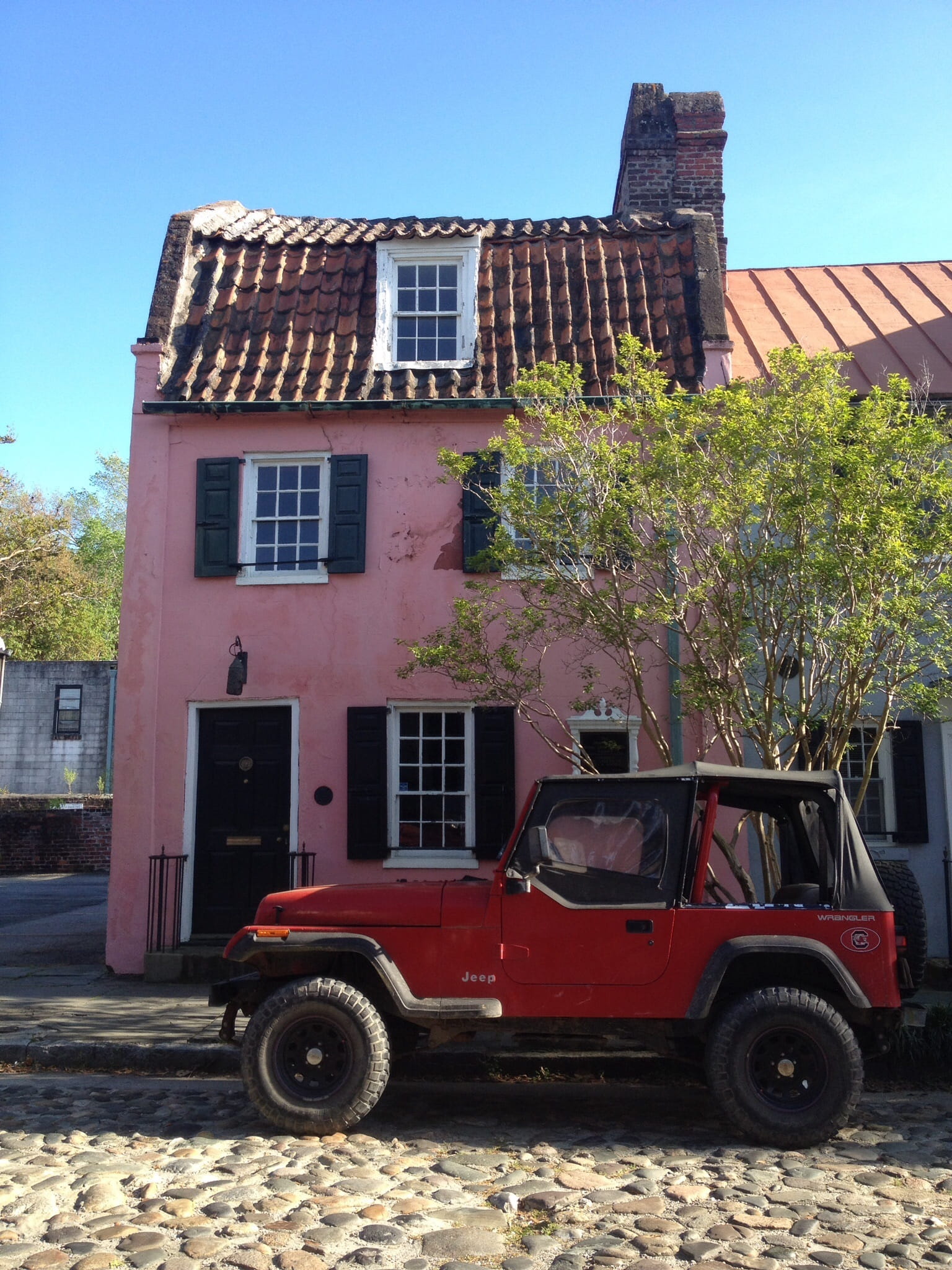city, window, pink house, building, outdoors, motor vehicle, plant, nature, day, transportation, red, vowels, land vehicle, sky, no people, stationary, Phone HD Wallpaper