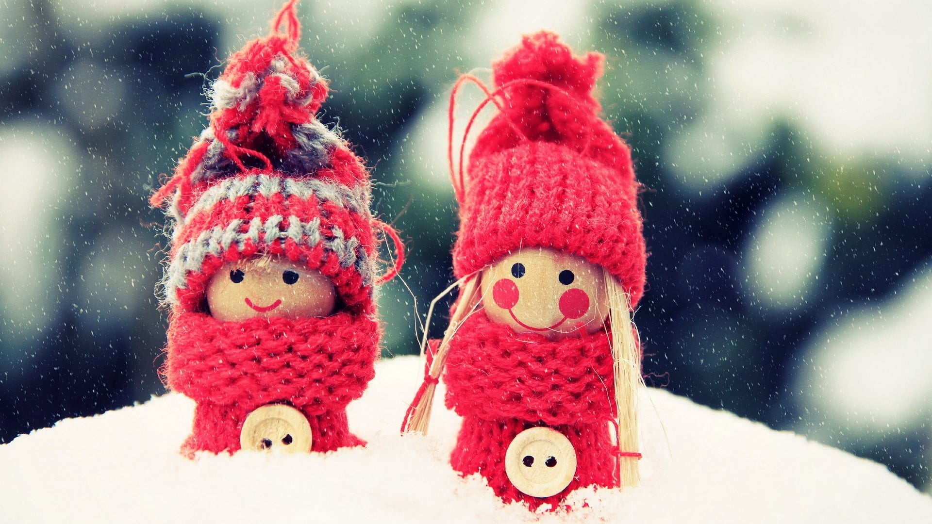 focus on foreground, red, toys, art and craft, textile, two, cold temperature, representation, stuffed toy, human representation, snowing, male likeness, HD Wallpaper