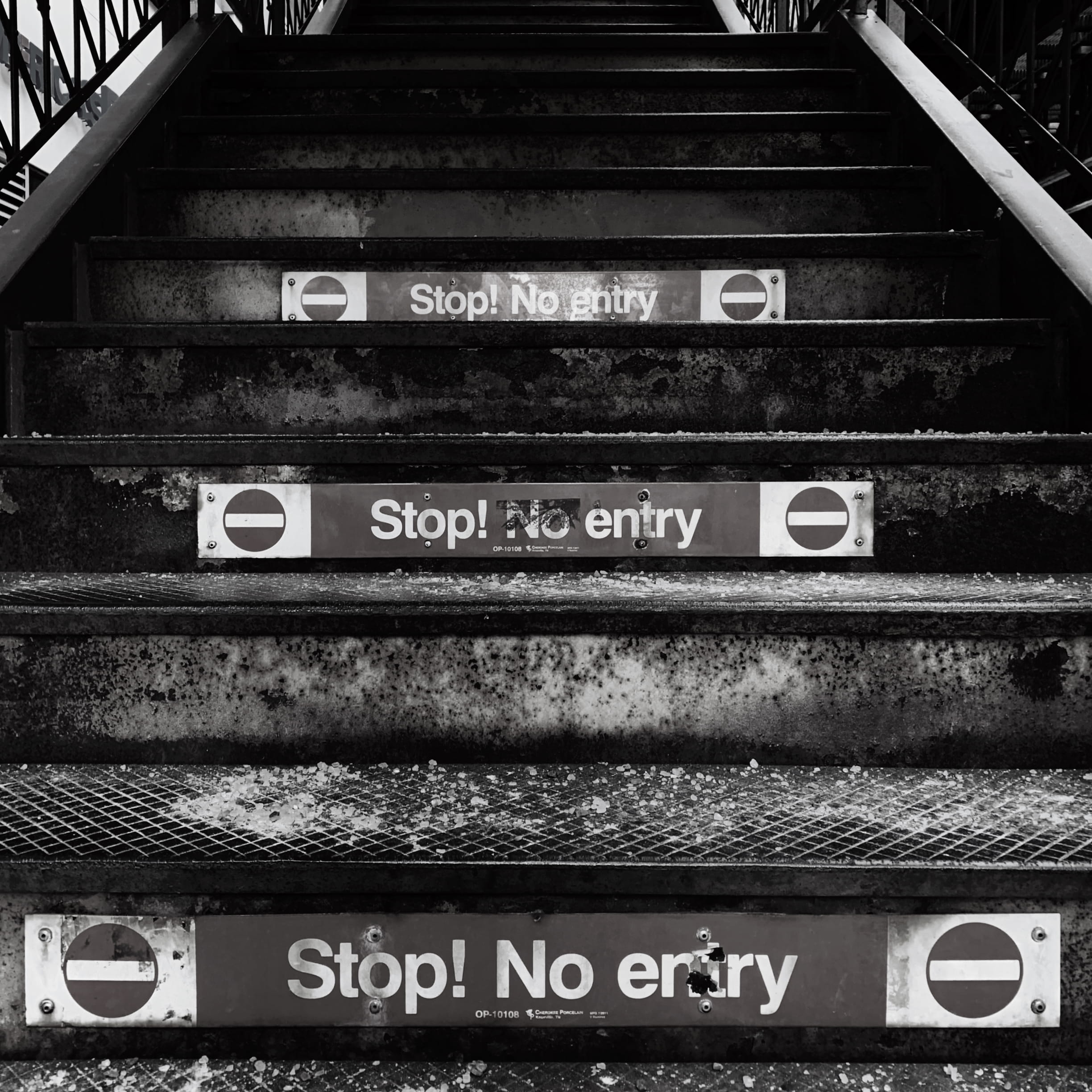 black, no people, railing, indoors, handrail, text, staircase, monochrome, banister, basement, number, built structure, stop, non-western script, day, capital letter, Phone HD Wallpaper