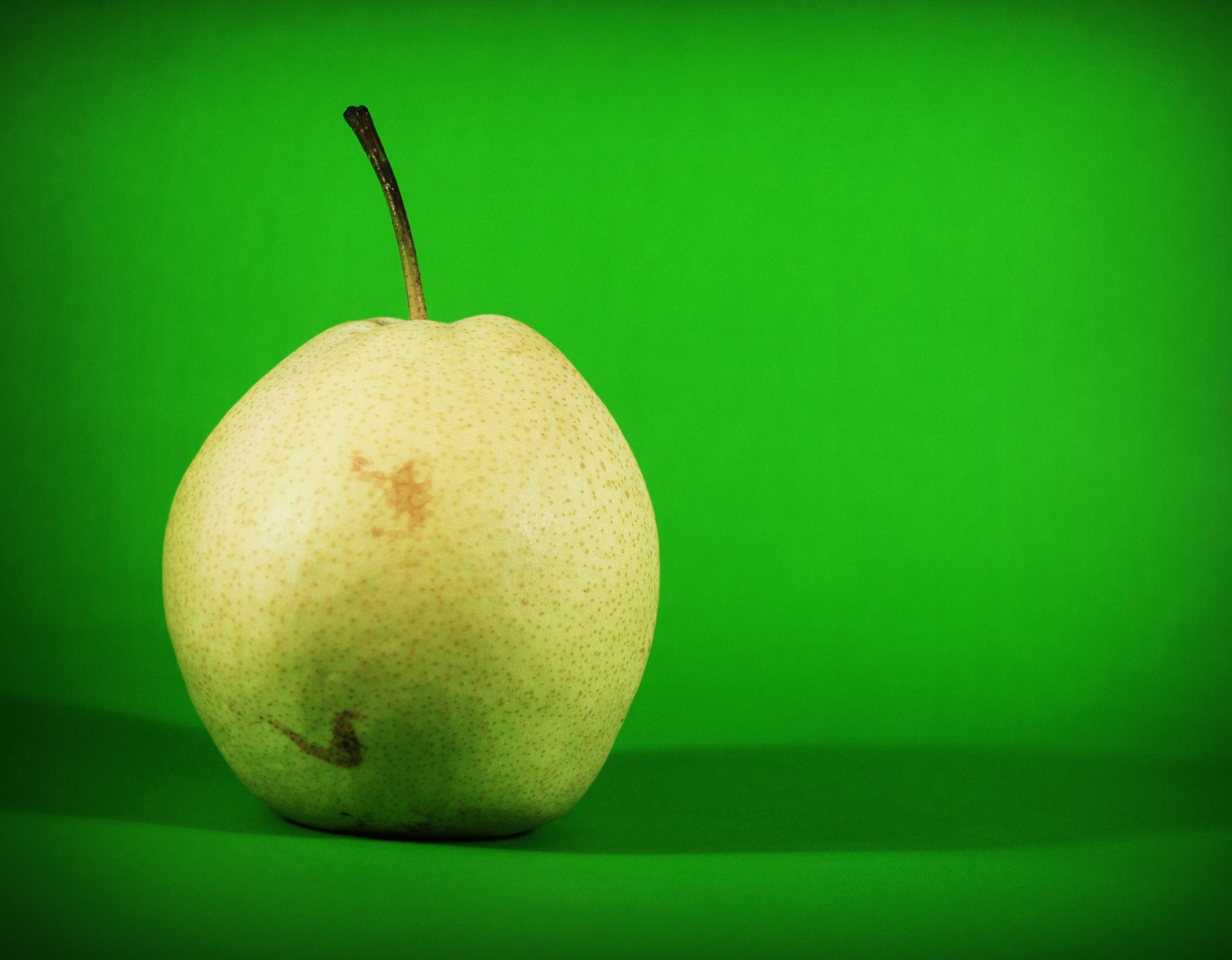 dessert, natural, studio shot, Nashi, 2K, food, life, whole, japanese, still, plant stem, Pear, tropical, green background, shot, tasty, rich, white, fruit, HD Wallpaper