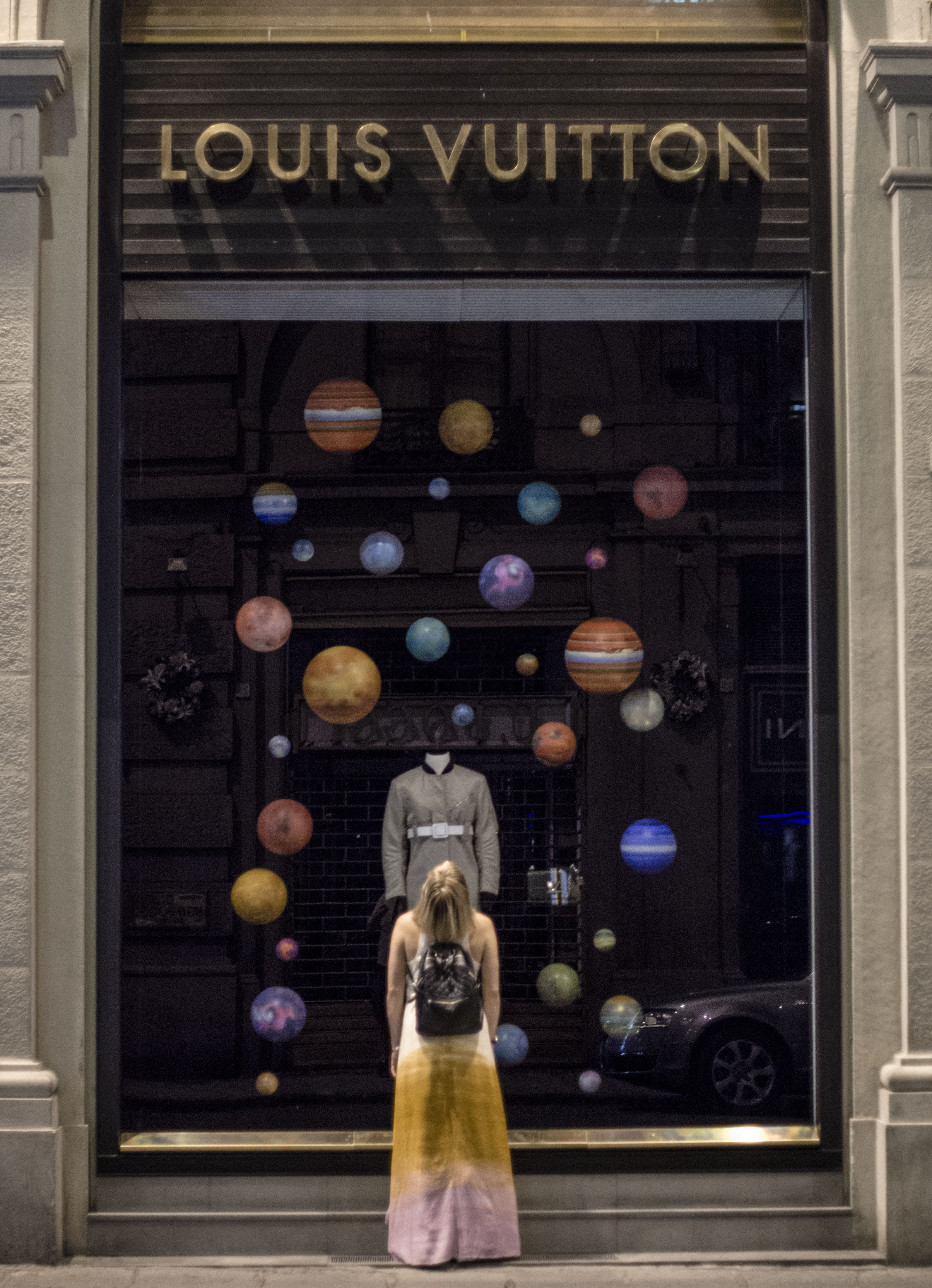 day, florence, standing, italy, hairstyle, girl, fashion, firenze, street, 4K, hair, louis vuitton, indoors, blond hair, italia, portrait, young women, Phone HD Wallpaper