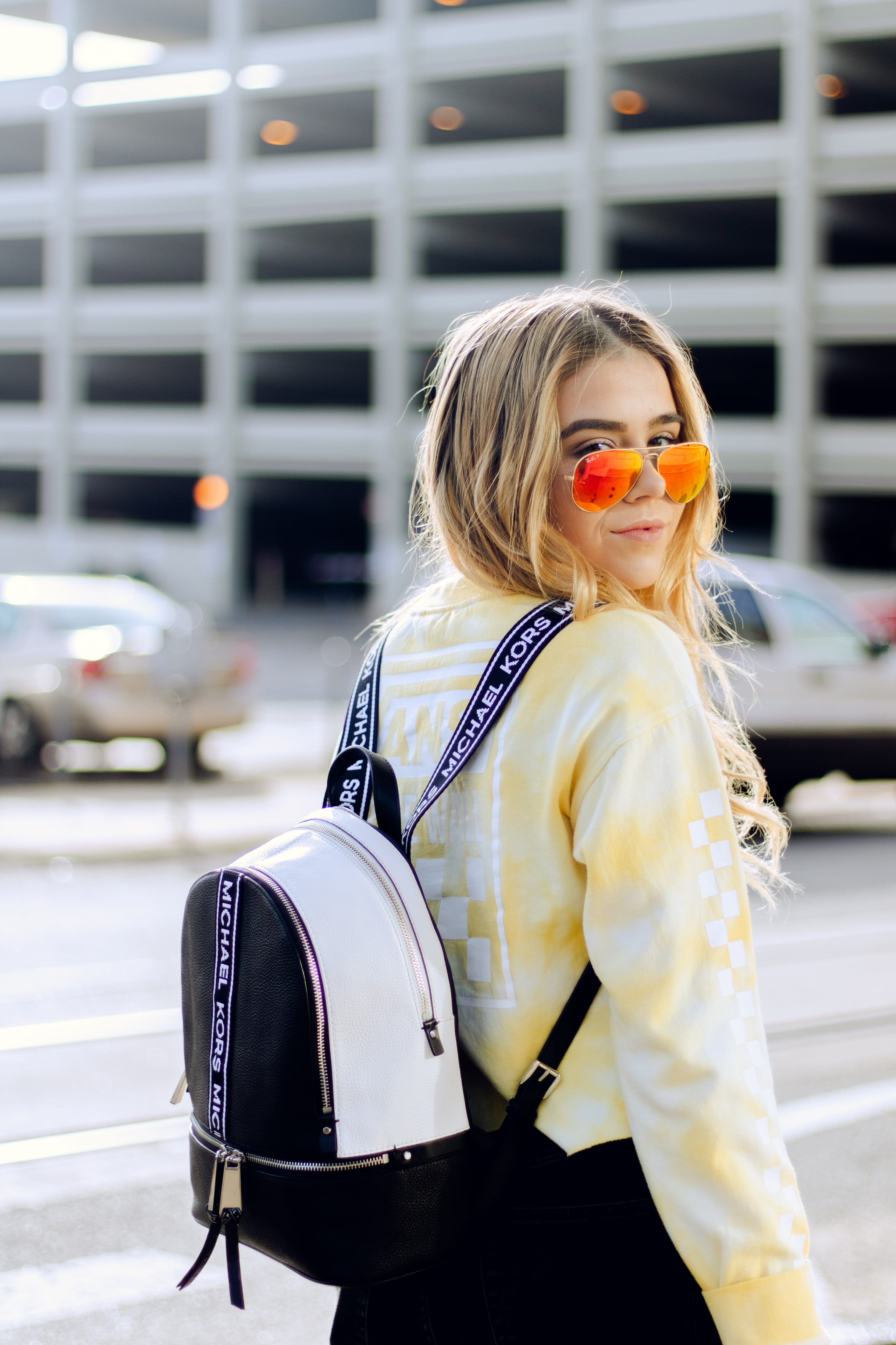 vehicle, sunglasses, downtown, clothing, fashion, one person, accessories, blond hair, car, woman, 4K, purse, city, women, white, young women, sleeve, Phone HD Wallpaper