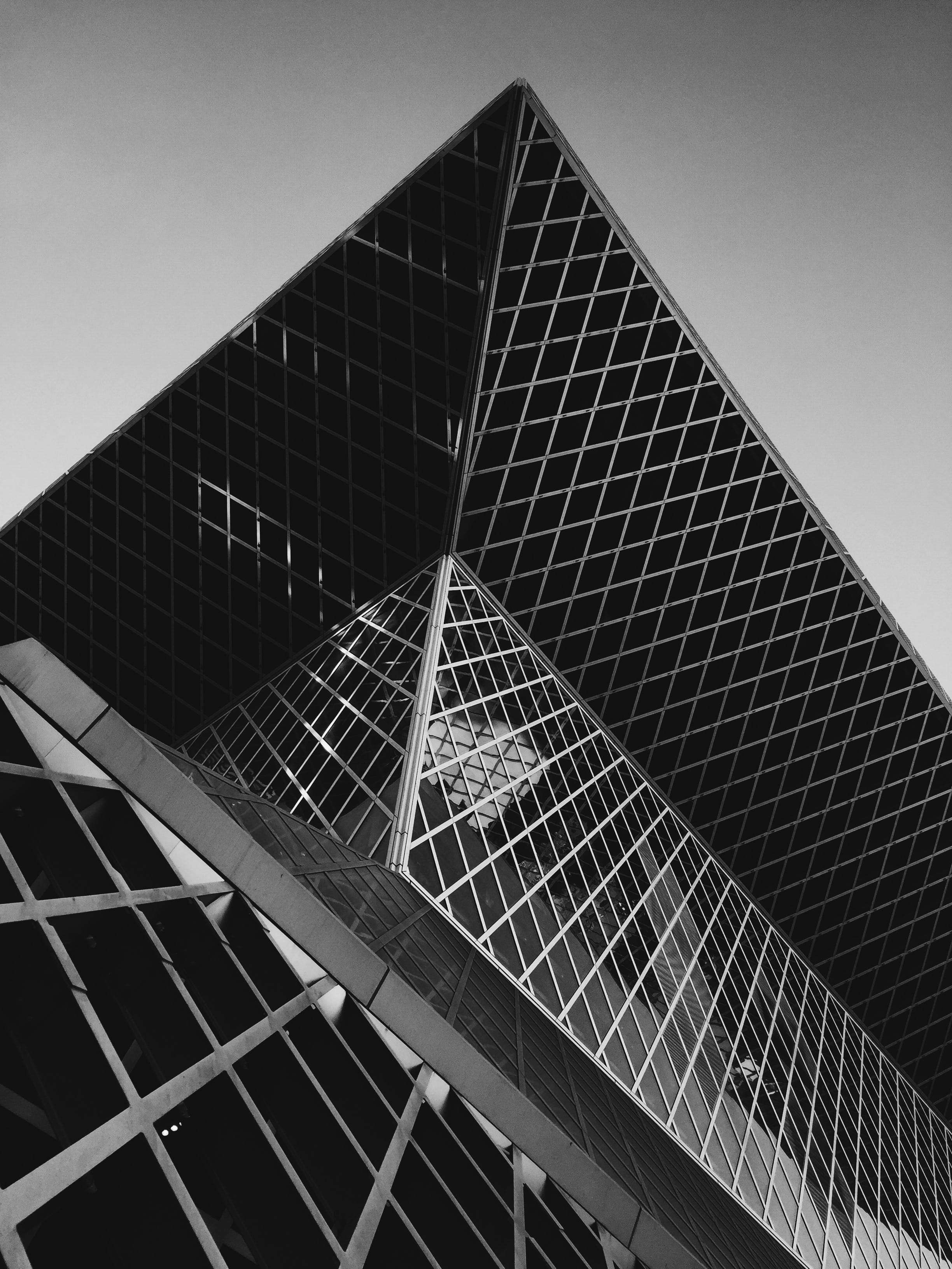 building exterior, black and white, art, tall - high, clear sky, fine art, metal, day, geometric shape, office, city, skyscraper, outdoors, nature, street, Phone HD Wallpaper