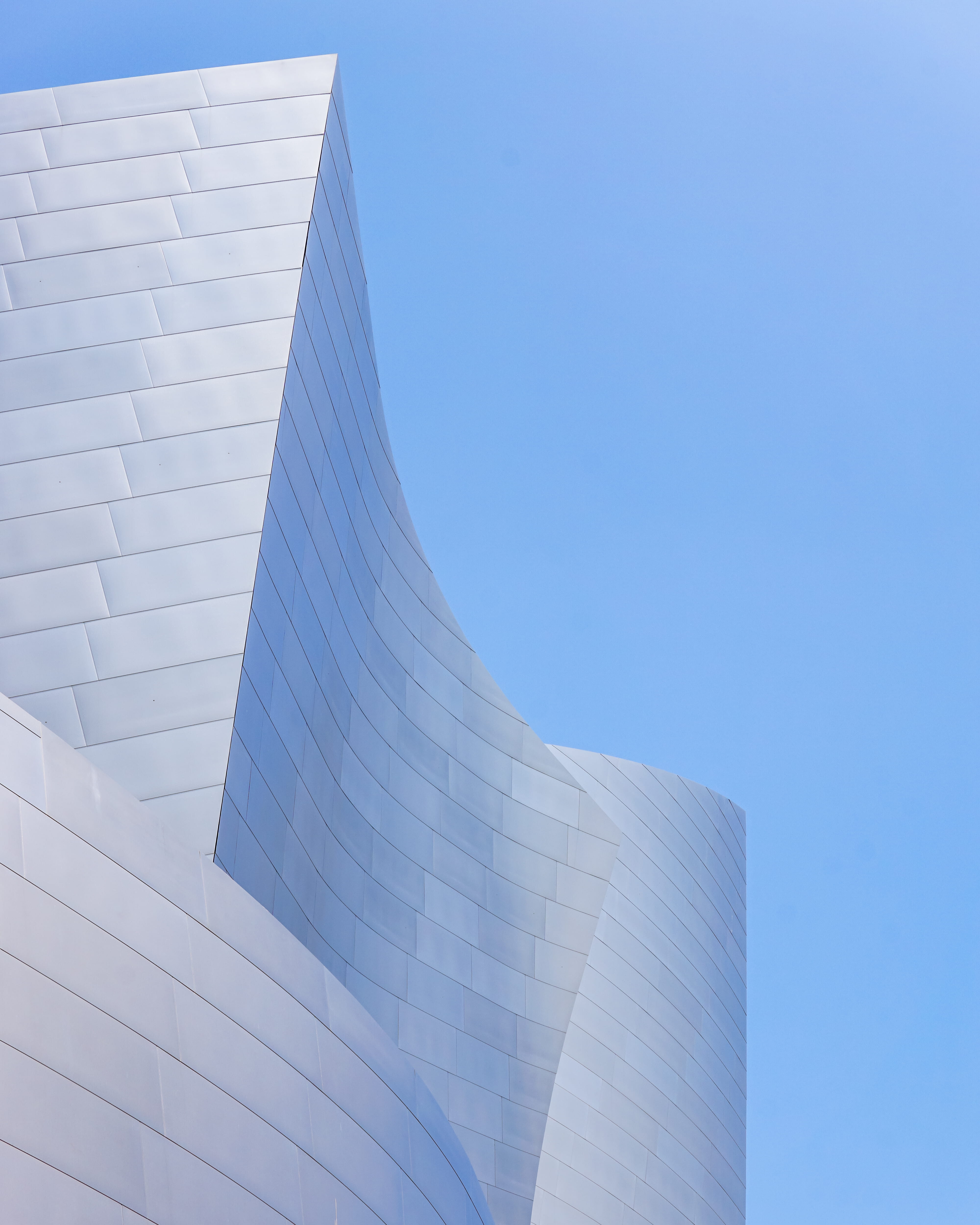 day, office building exterior, nature, building, gray, steel, skyscraper, glass, glass - material, sky, detail, city, outdoors, tall - high, built structure, Phone HD Wallpaper