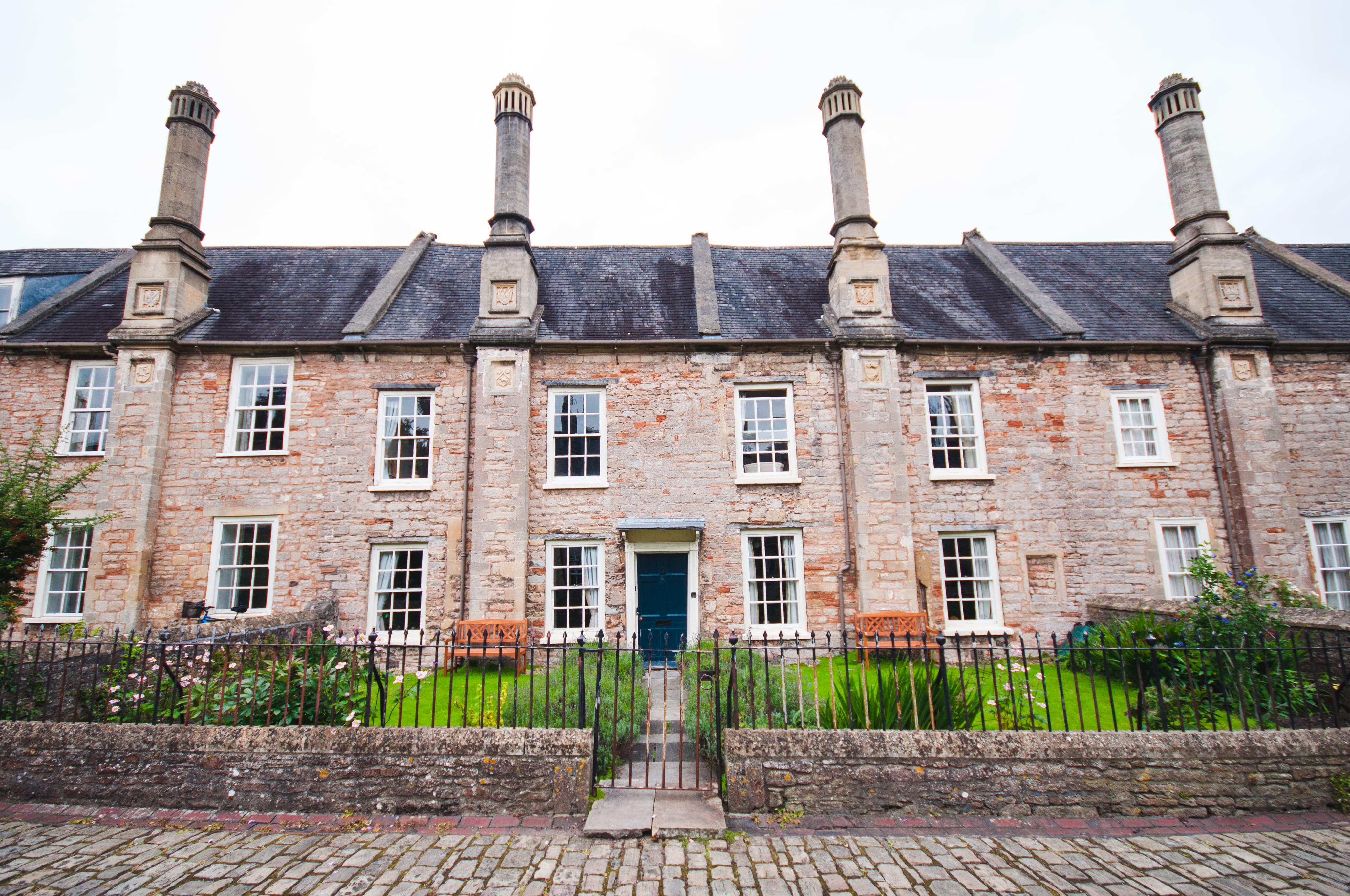 city, building exterior, the past, street, ivy barn blog, architecture, house, brick, residential district, outdoors, low angle view, built structure, building, HD Wallpaper