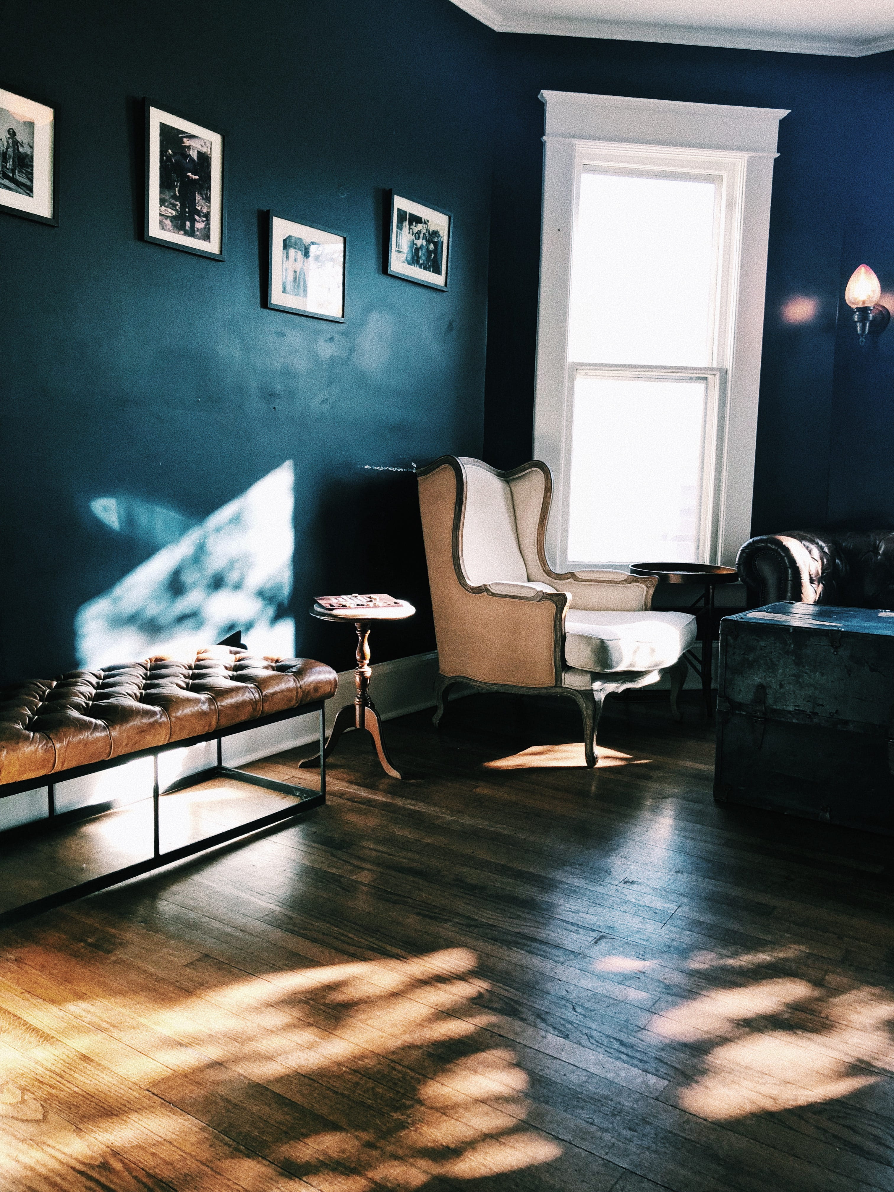 downtown, couch, united states, wall - building feature, chair, furniture, living room, wood, lounge, the patriarch craft beer house and lawn, 4K, flooring, Phone HD Wallpaper