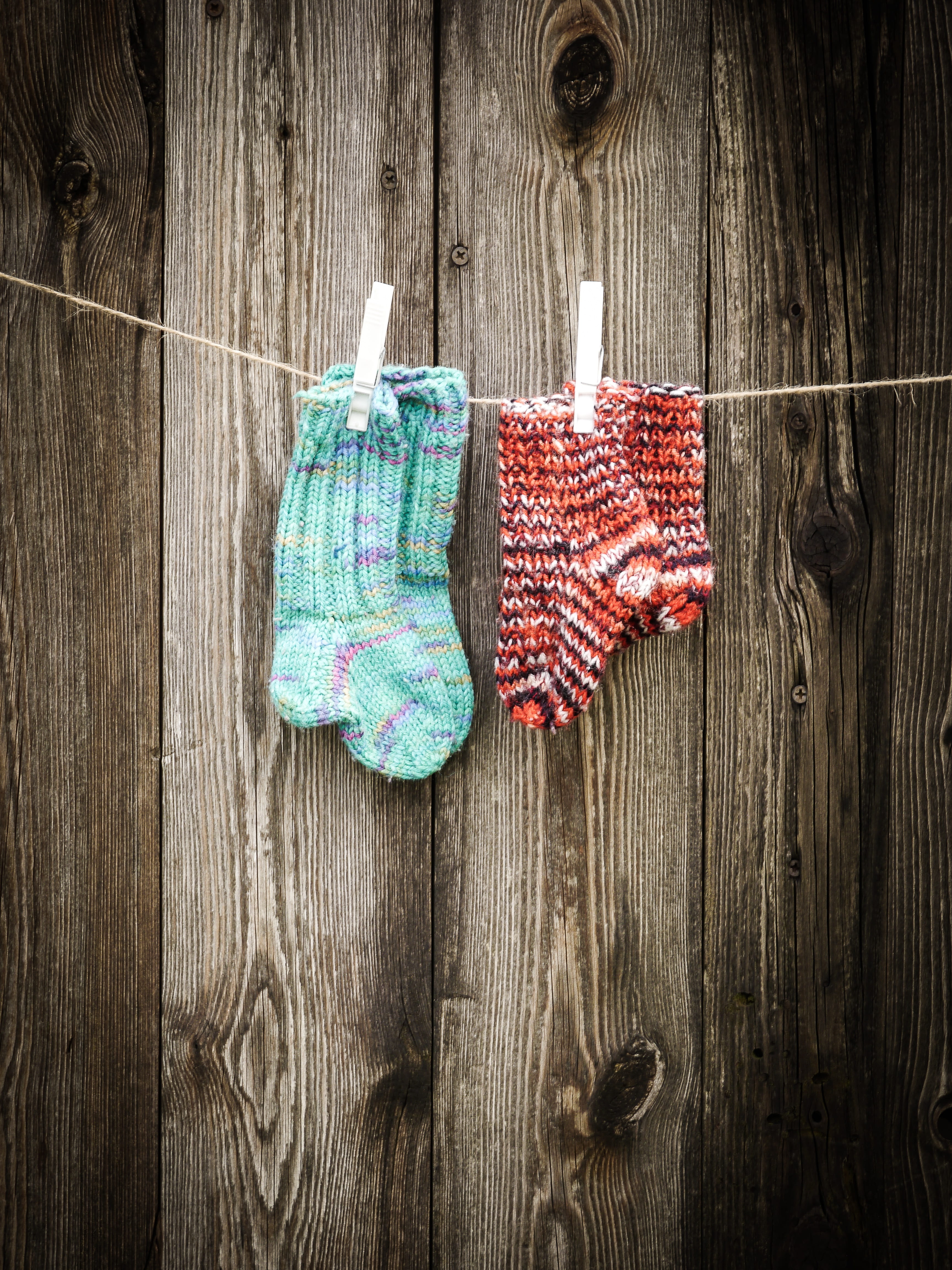 holiday, baby, clothing, colorful, 4K, rope, food and drink, clothes peg, old, depend, laundry, knitted, sock, still life, clothesline, wall, socks, background, Phone HD Wallpaper