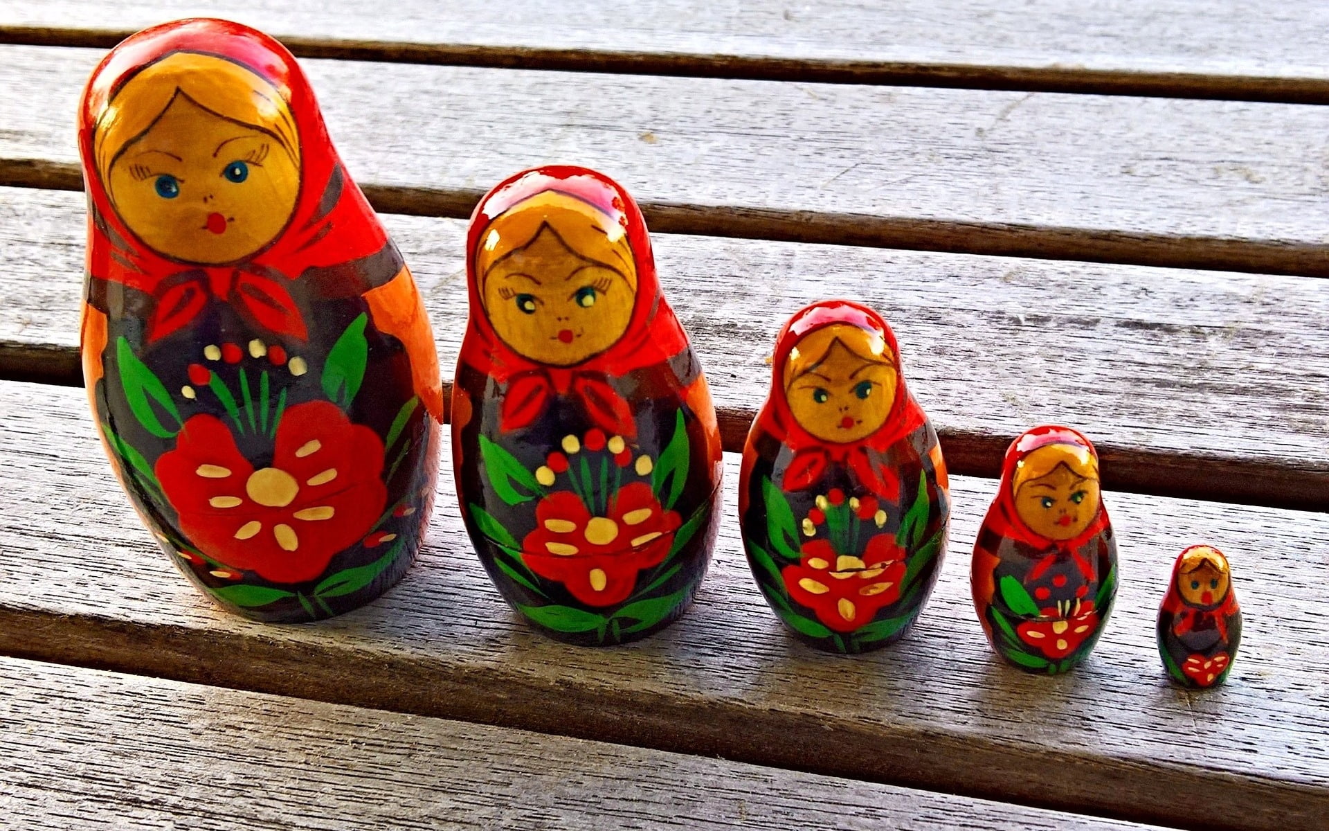 side by side, craft, Matryoshka Dolls, food and drink, no people, toys, art and craft, male likeness, anthropomorphic, face, day, matryoshka, wood - material, HD Wallpaper