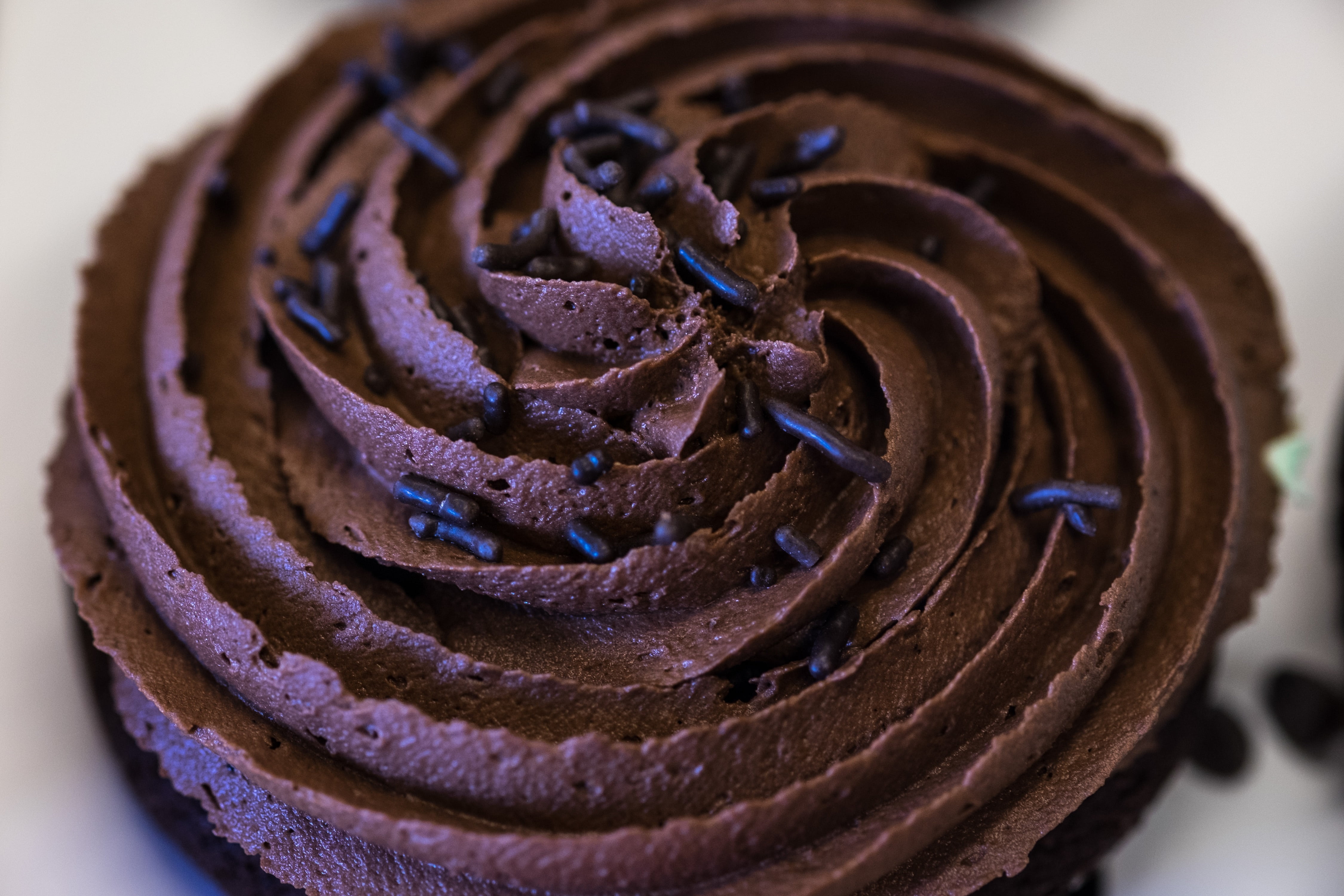treat, vanilla, cupcake, chocolate icing, toppings, indulgence, purple, 4K, studio shot, party, temptation, chocolate, celebration, swirl, cream, tasty, HD Wallpaper