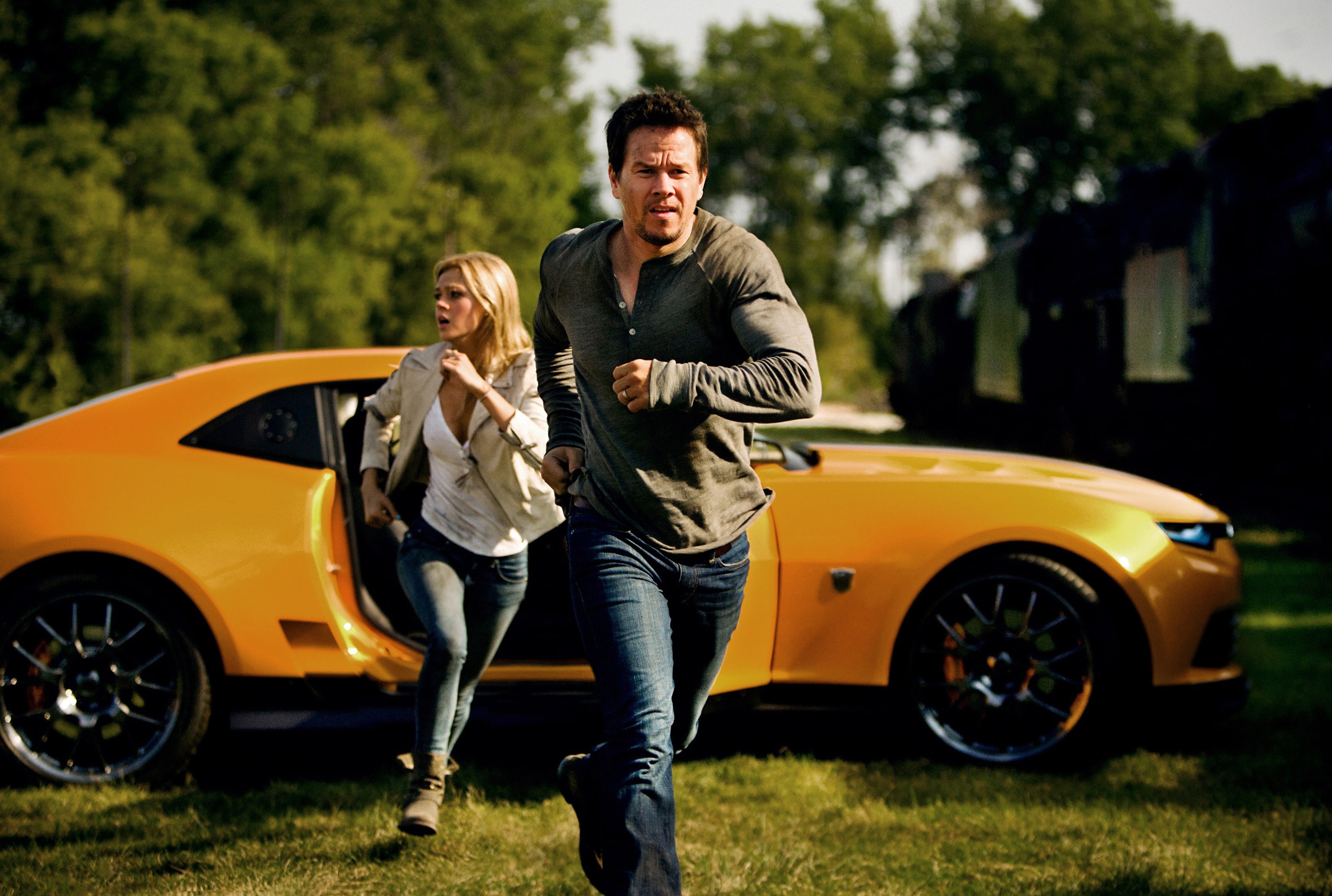 land vehicle, adult, Mark wahlberg, men, leisure activity, two people, car, transportation, plant, women, Transformers age of extinction, couple - relationship, HD Wallpaper
