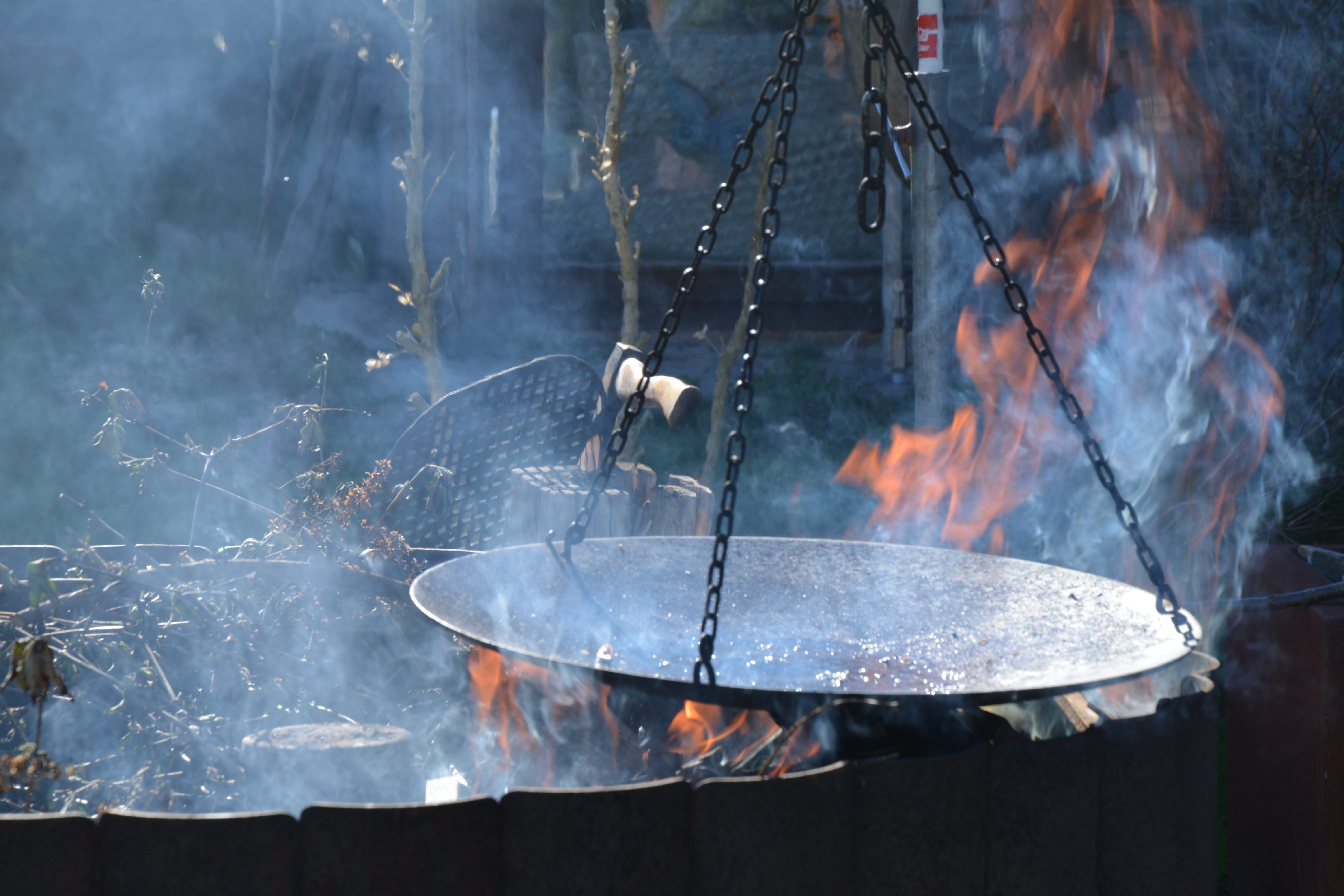 heiss, household equipment, people, pan, center later, outdoors, wood, preparing food, kitchen utensil, motion, focus on foreground, 5K, burning, day, HD Wallpaper