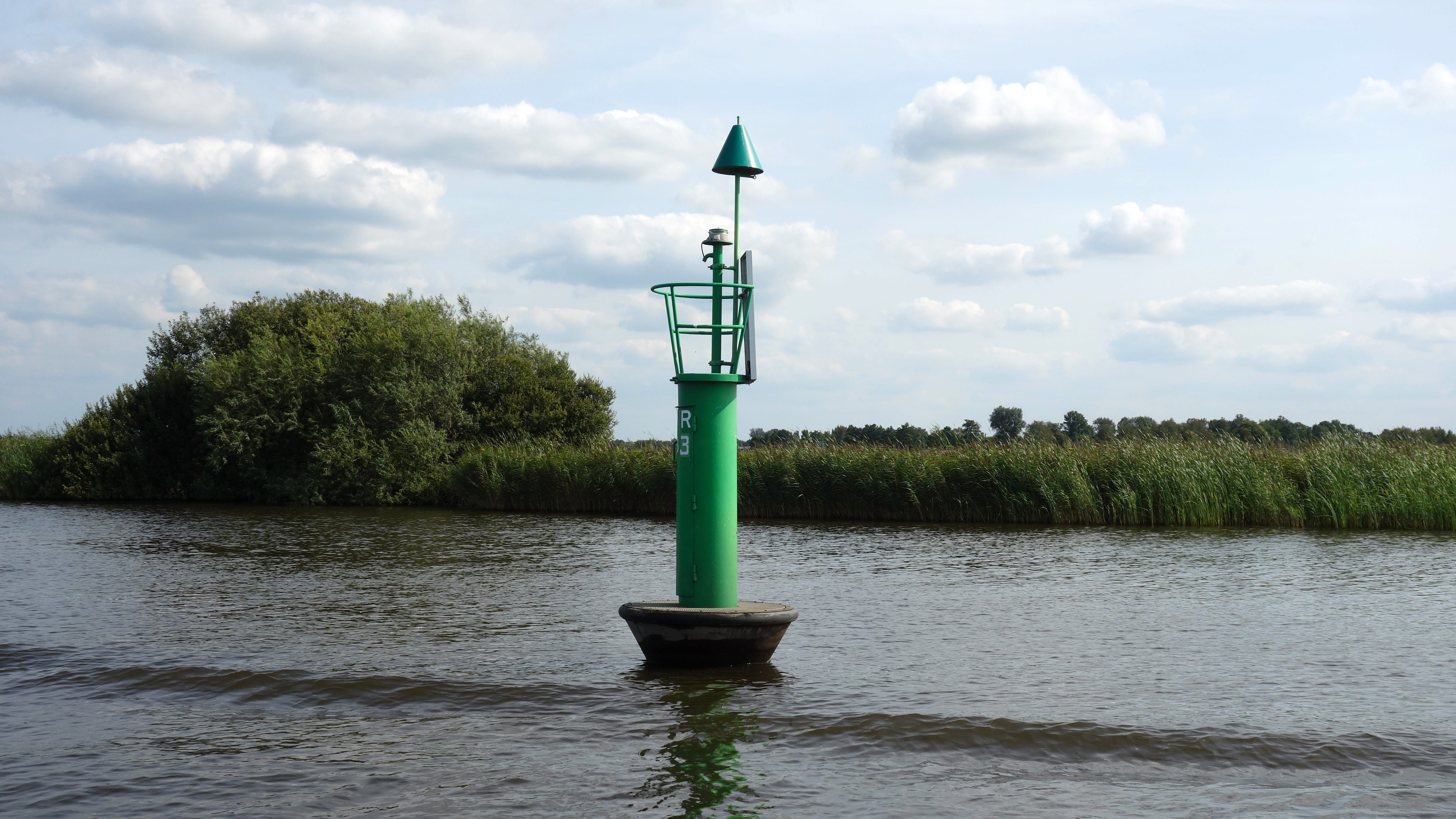 direction, watermarkering, guidance, grass, tranquility, plant, tree, scheepvaartmarkering, setting of buoys, sky, marking, beauty in nature, lake, growth, HD Wallpaper