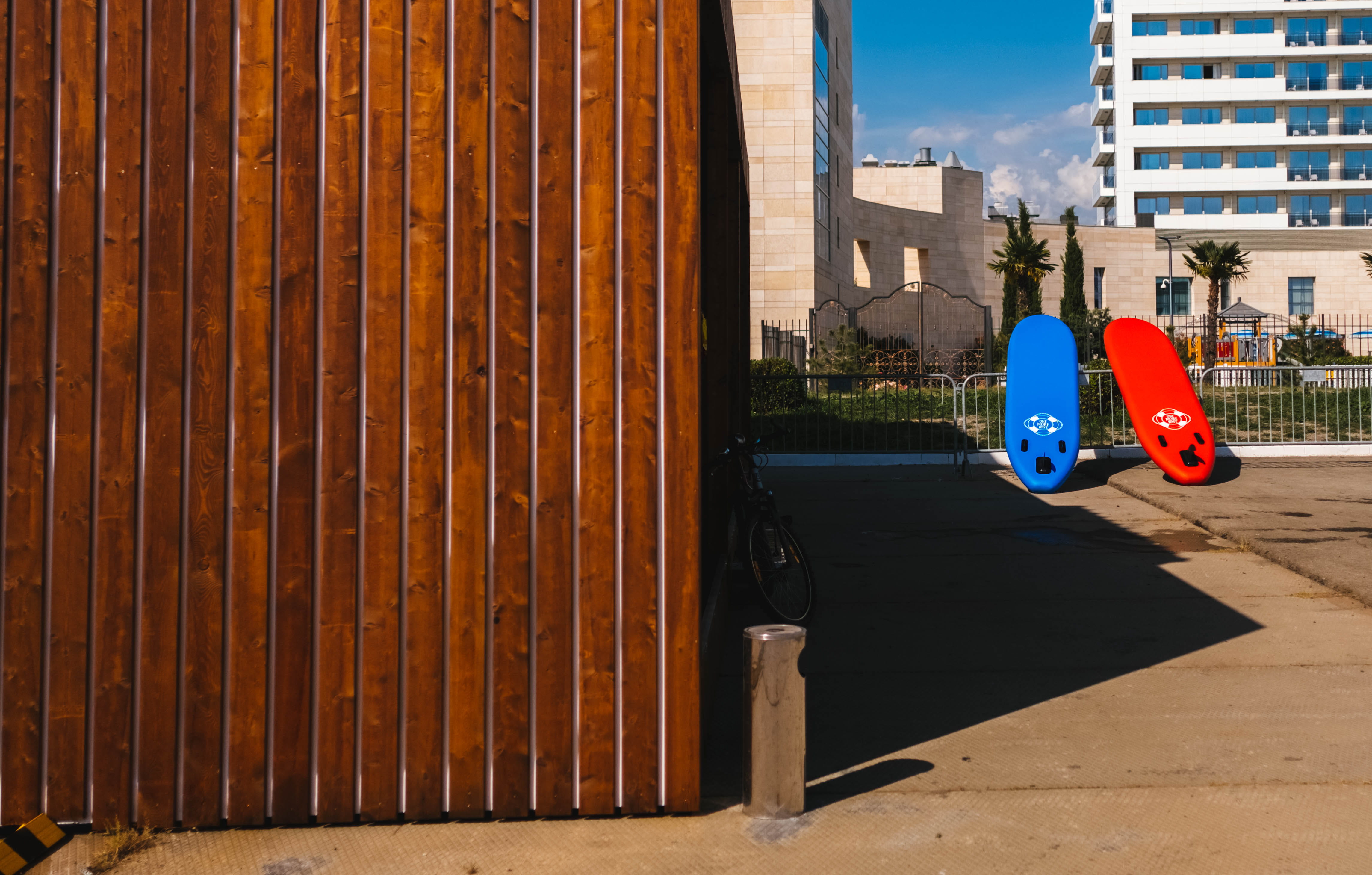 mode of transportation, wooden, architecture, shadow, boundary, 4K, brown, daytime, bicycle, building exterior, building, safety, near, built structure, HD Wallpaper