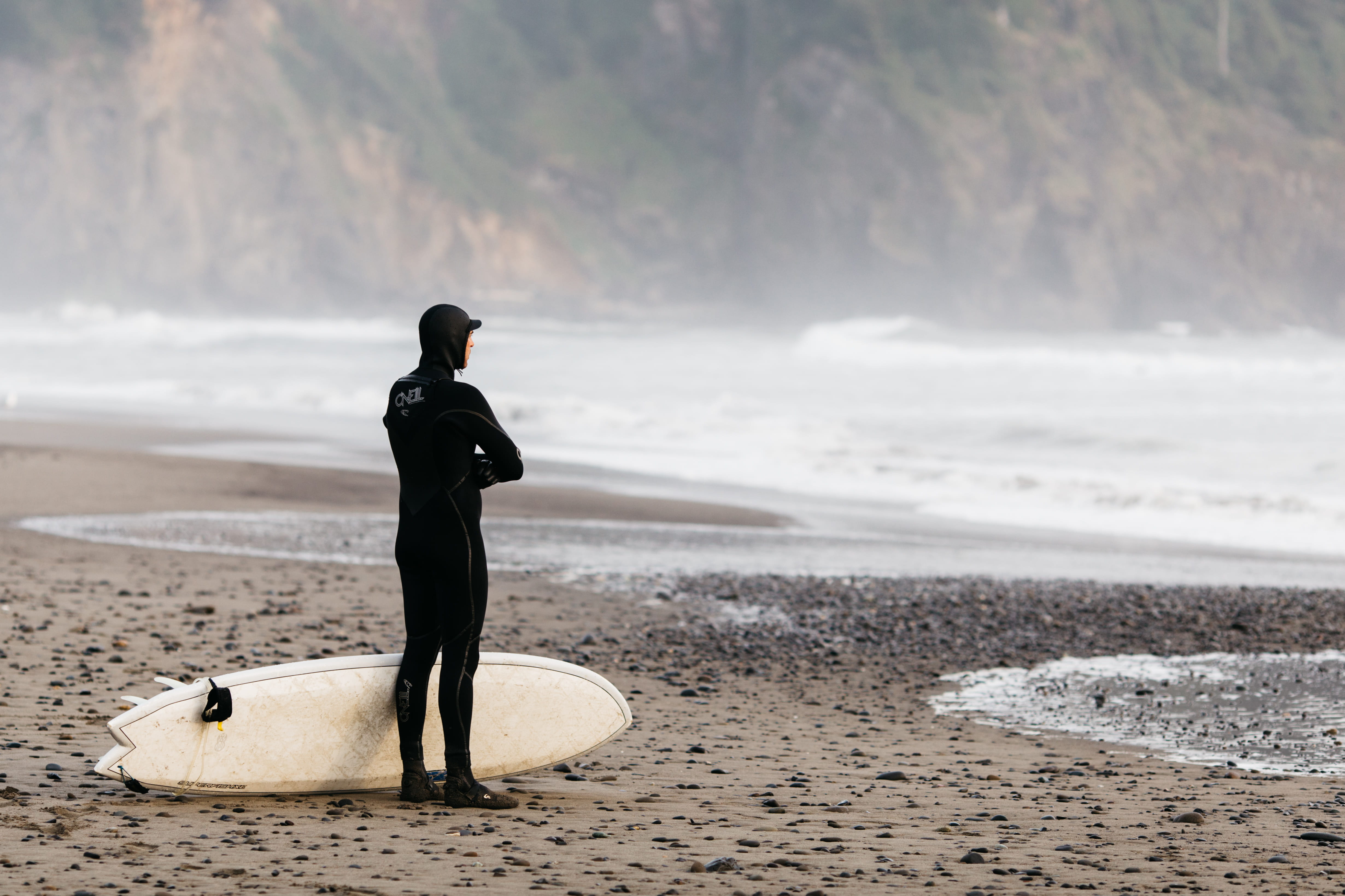 summer, walking, patience, sand, men, females, surfer, exercising, beach, males, black Color, sea shore, surfboard, recreational Pursuit, adult, ocean view, HD Wallpaper