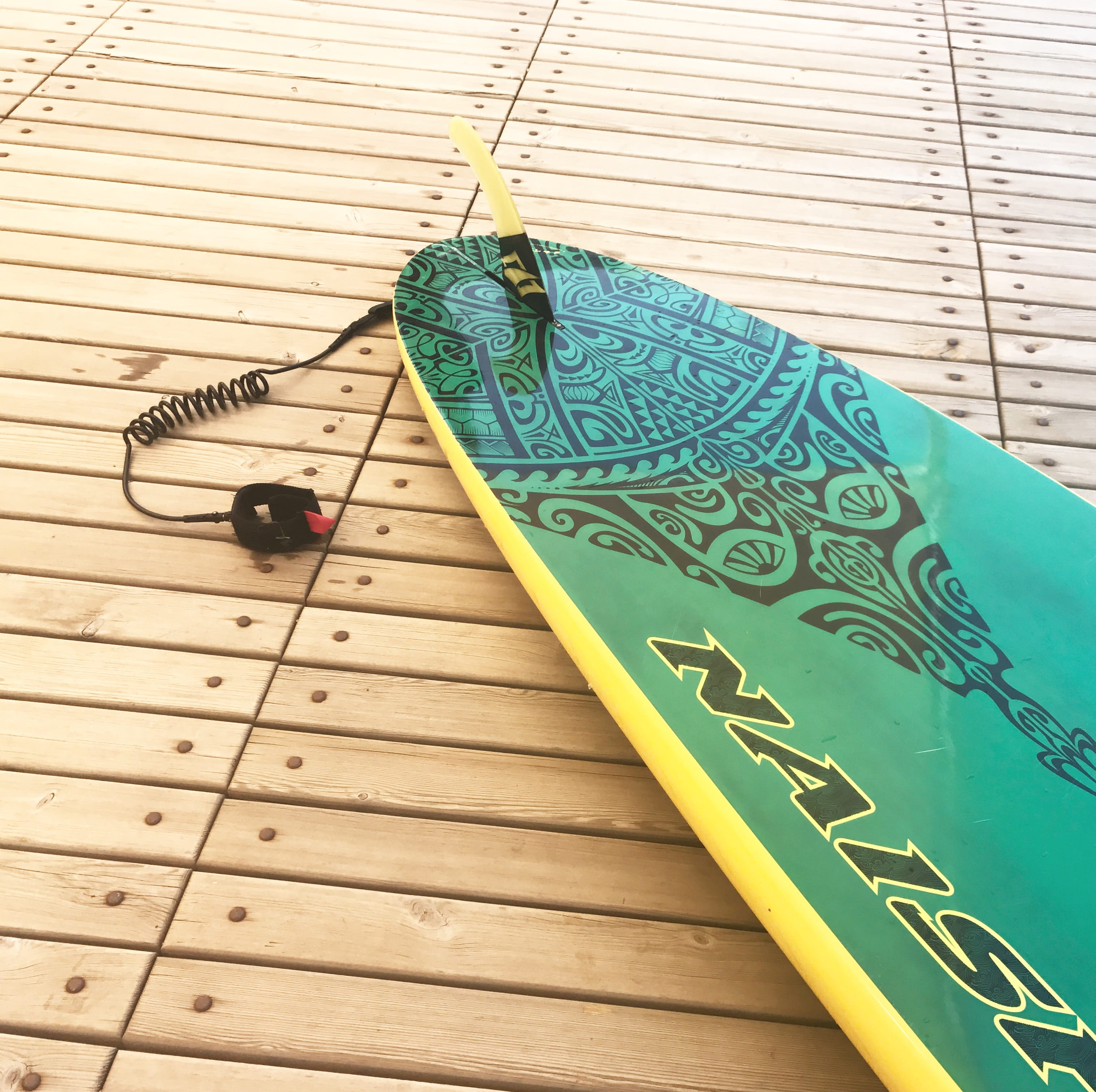 surfboard, design, floral pattern, wood - material, table, nature, close-up, rope, wood, outdoors, traditional, blue, green, summer, day, still life, no people, HD Wallpaper
