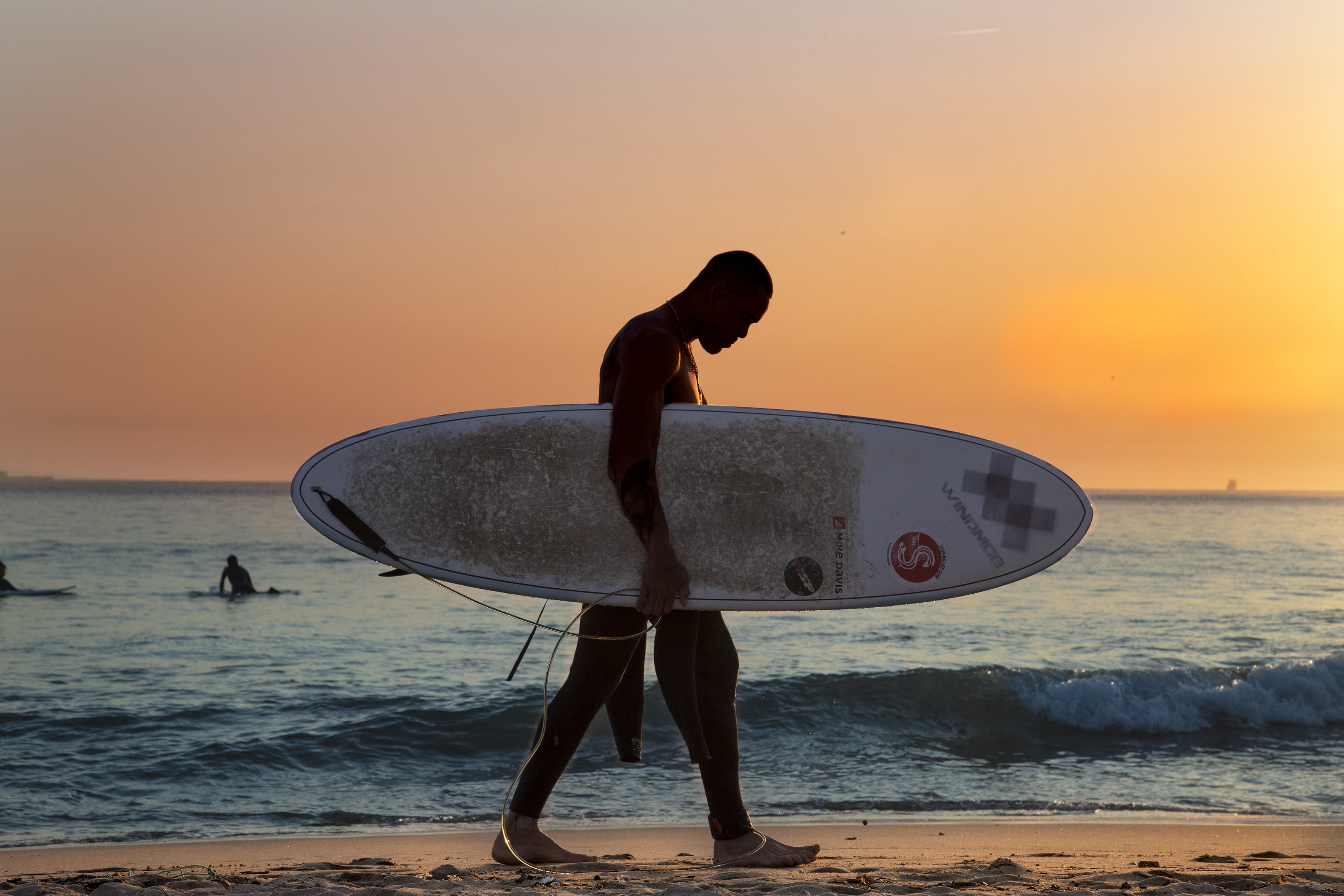 leg, real people, seascape, golden hour, scenic, sea, sunset, surf, sun, orange color, water sports, people, waves, surfboarding, beach, 2K, landscape, HD Wallpaper