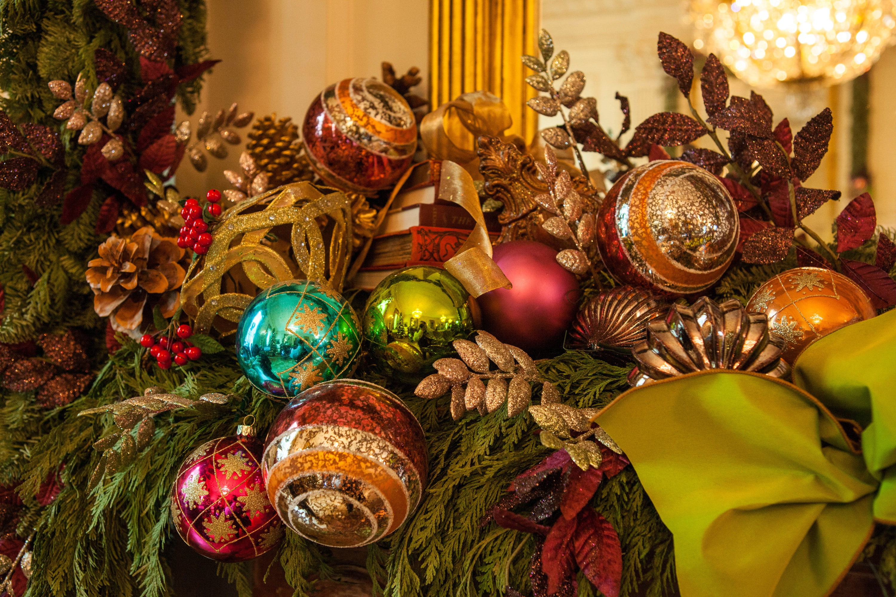 decor, New Years holiday, balloons, books, colorful, toys, red, twigs, ribbons, teal, 2K, year, christmas, cones, new, green, HD Wallpaper