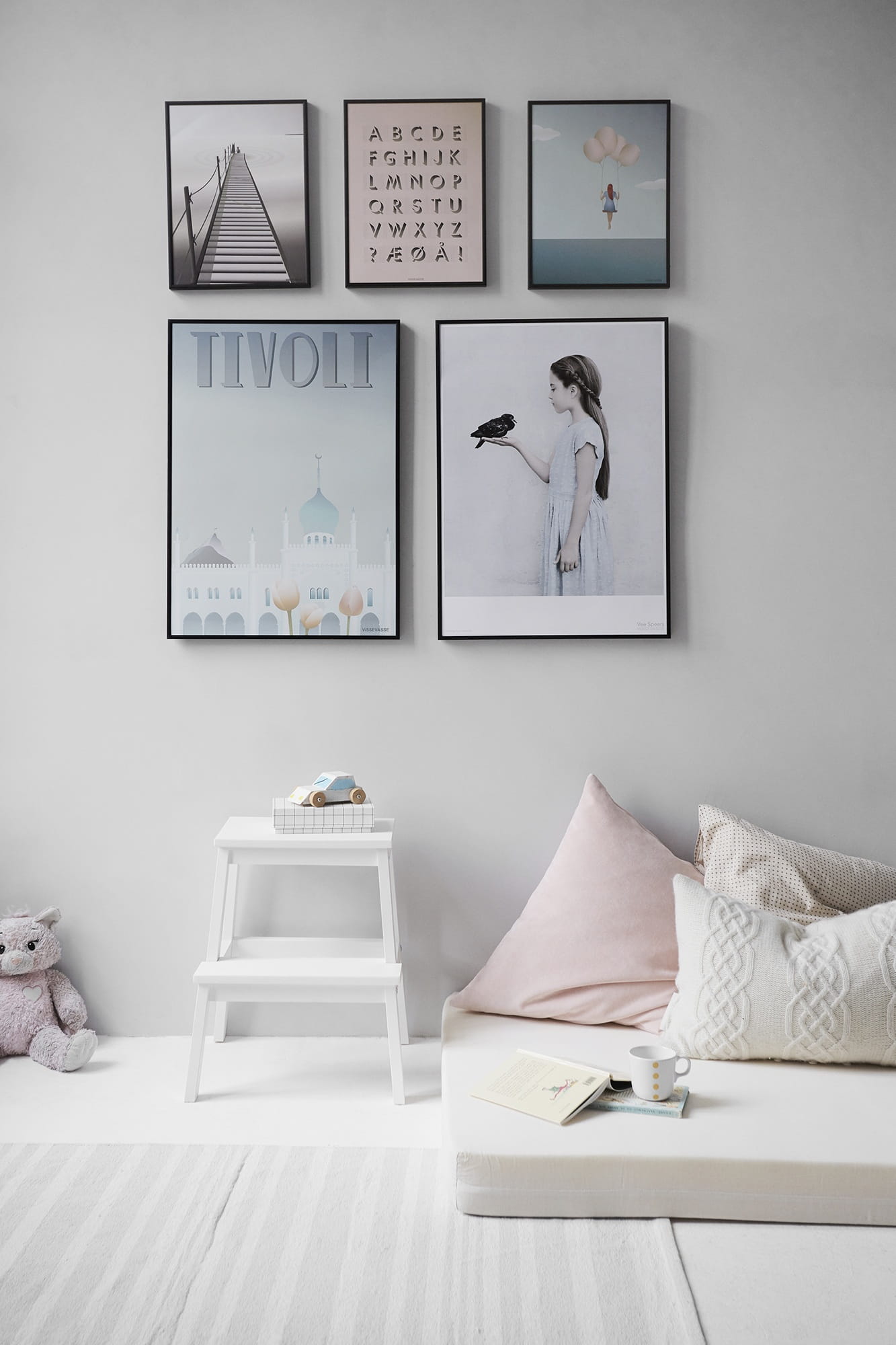 wall, home interior, representation, five, chair, home showcase interior, relaxation, domestic room, clean, indoors, table, absence, stuffed, wall - building feature, Phone HD Wallpaper