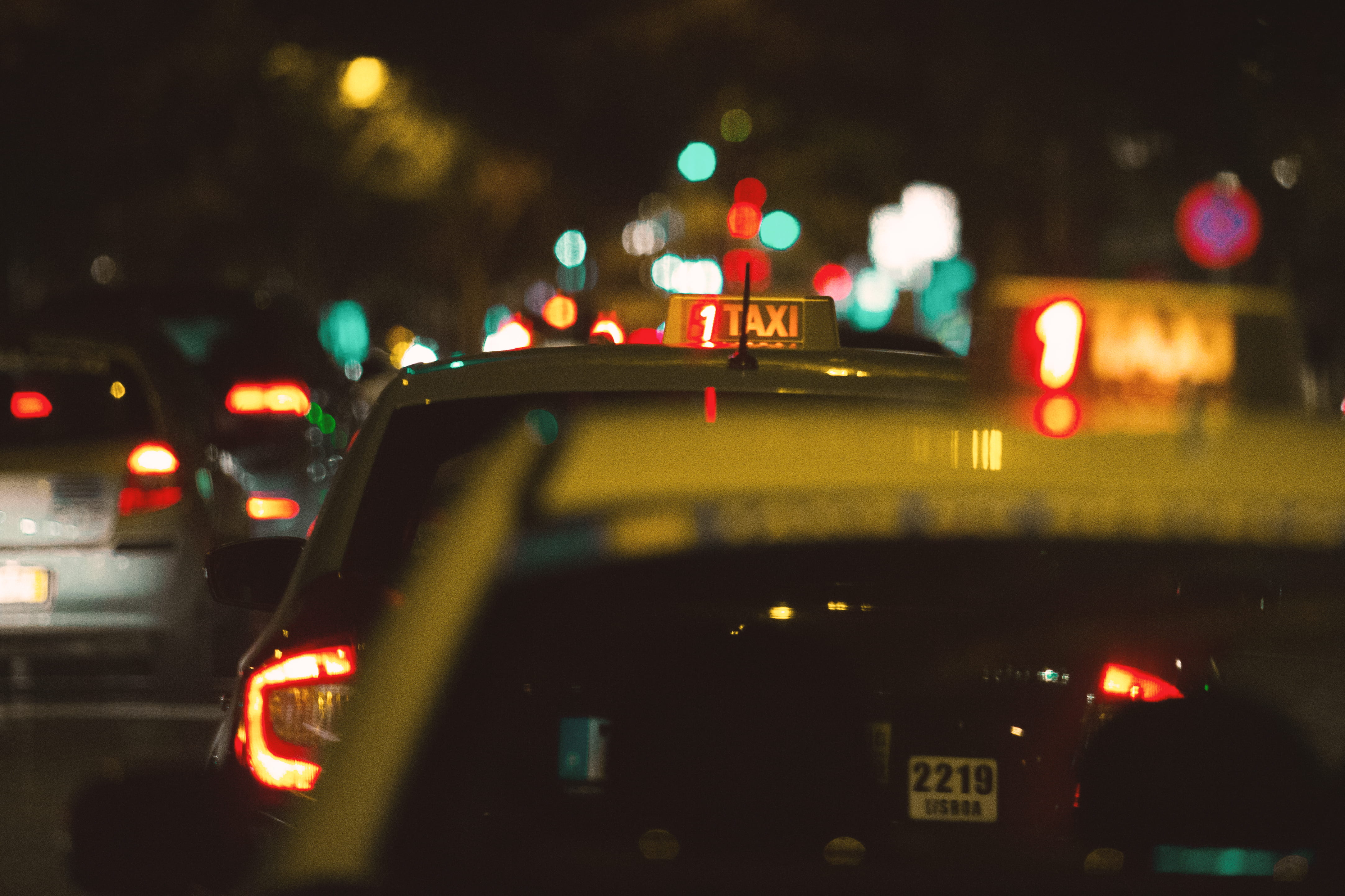 street, waiting, car, city life, transport, bokeh, selective, land vehicle, taxi, traffic, road, lissabon, mode of transportation, evening, no people, illuminated, HD Wallpaper