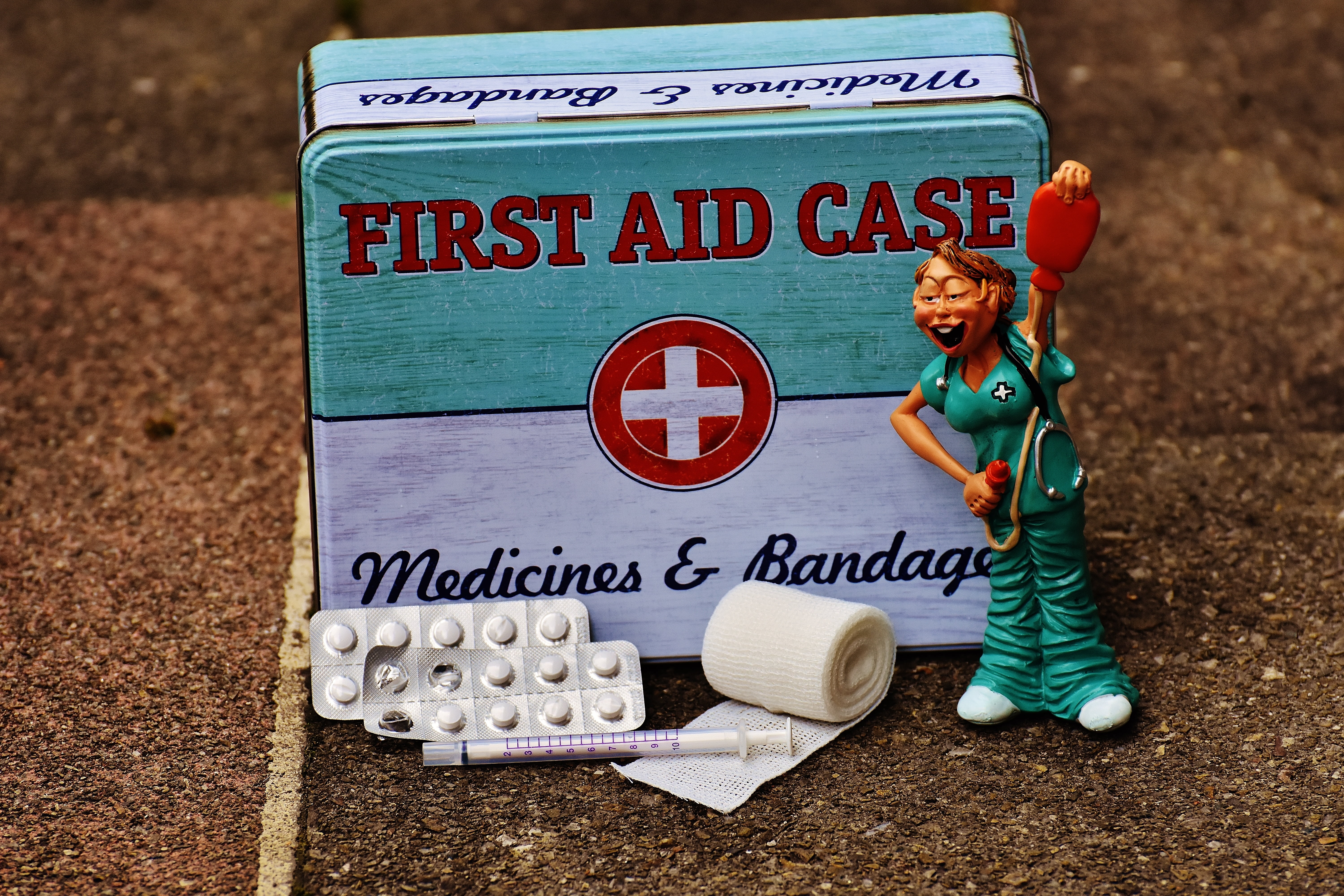 close-up, 5K, day, communication, metal cans, people, western script, representation, sign, tin can, first aid, figure, childhood, child, human representation, HD Wallpaper