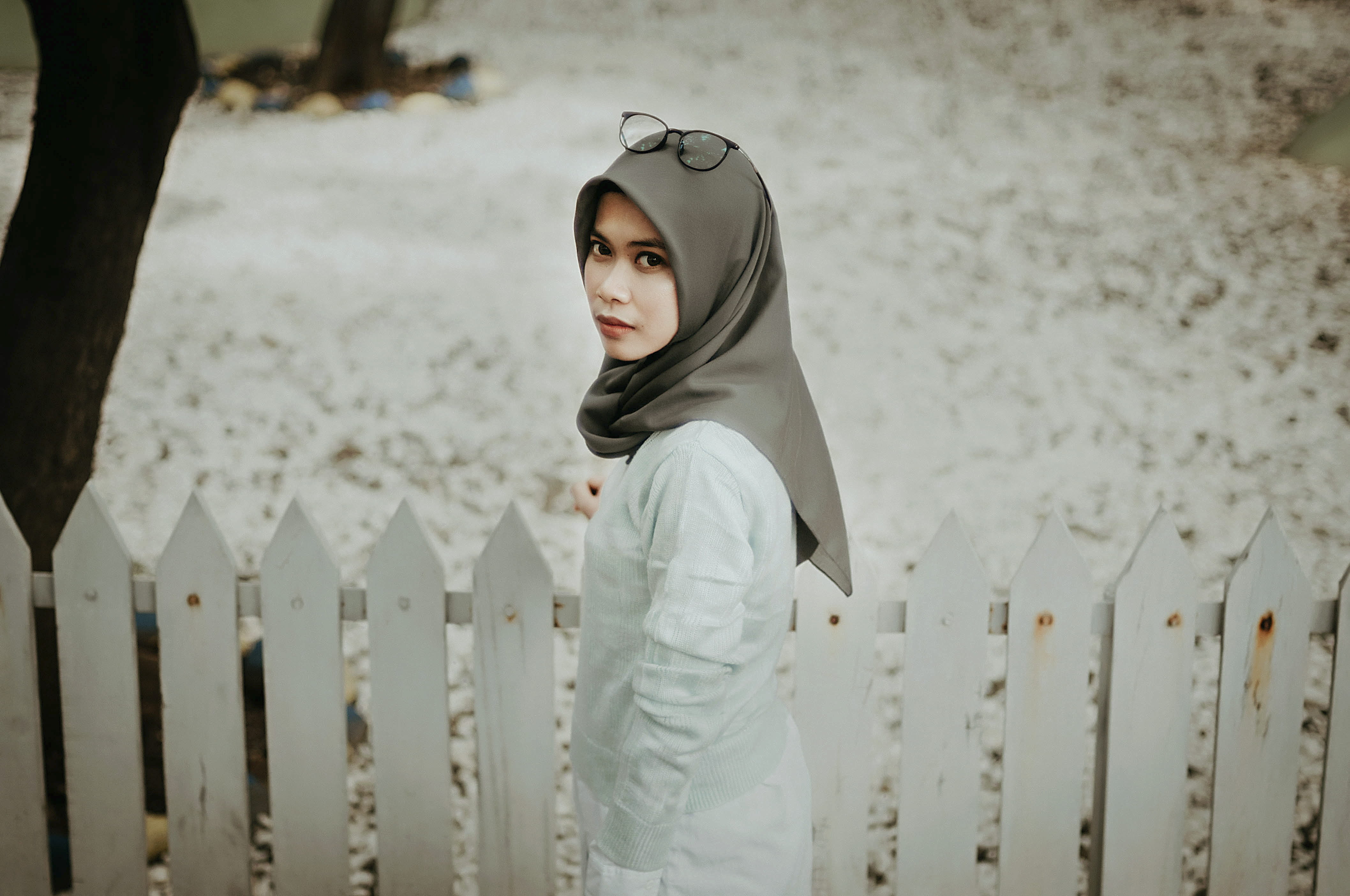 soda, hood, knife, trademark, first aid, young adult, white, fence, contemplation, looking, land, hairstyle, scarf, young women, side view, 4K, casual clothing, HD Wallpaper