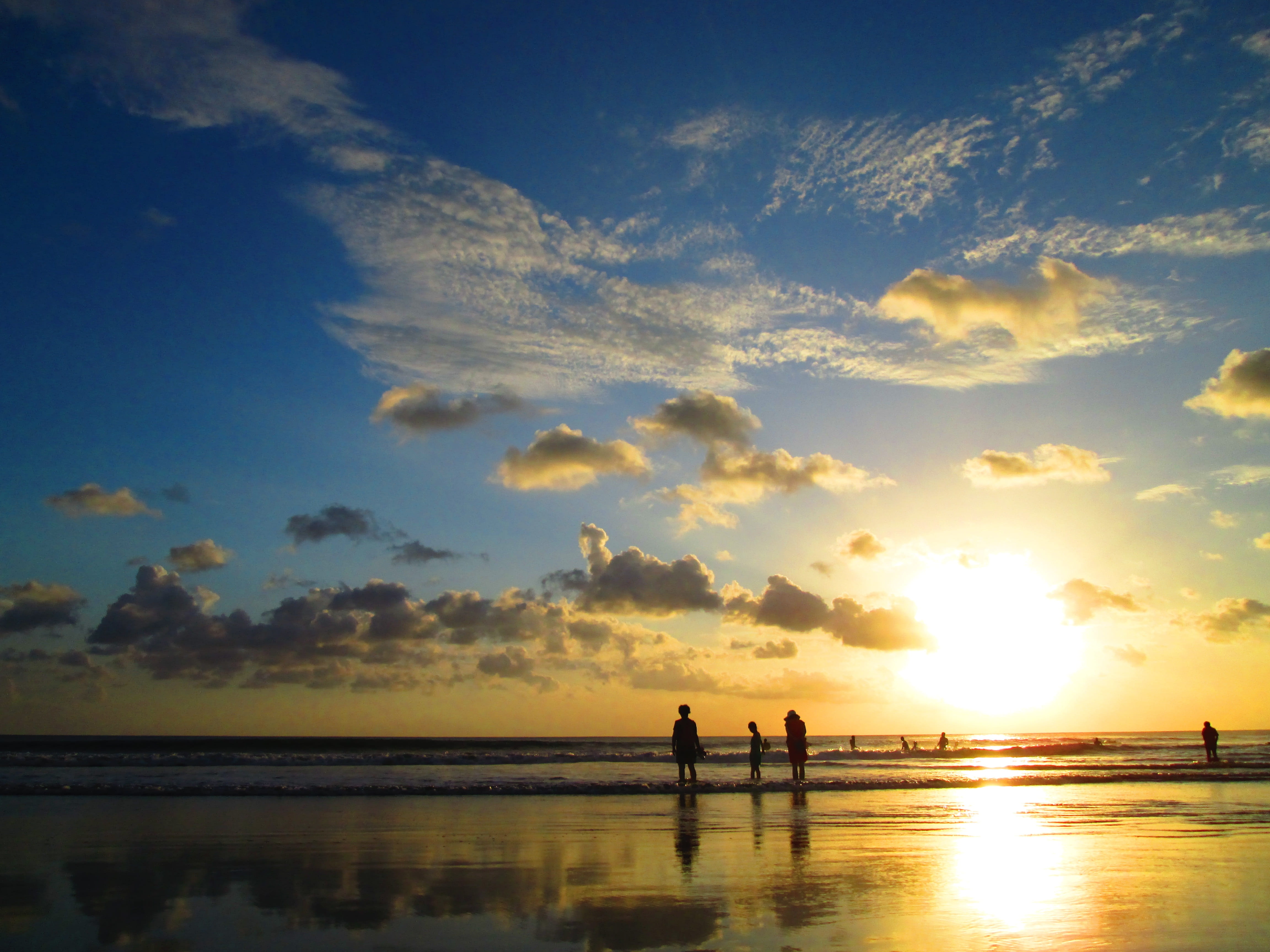 men, silhouette, real people, beach, horizon over water, reflection, the afternoon, water, 4K, indonesian, bali, cloud - sky, sky, scenics - nature, sea, HD Wallpaper