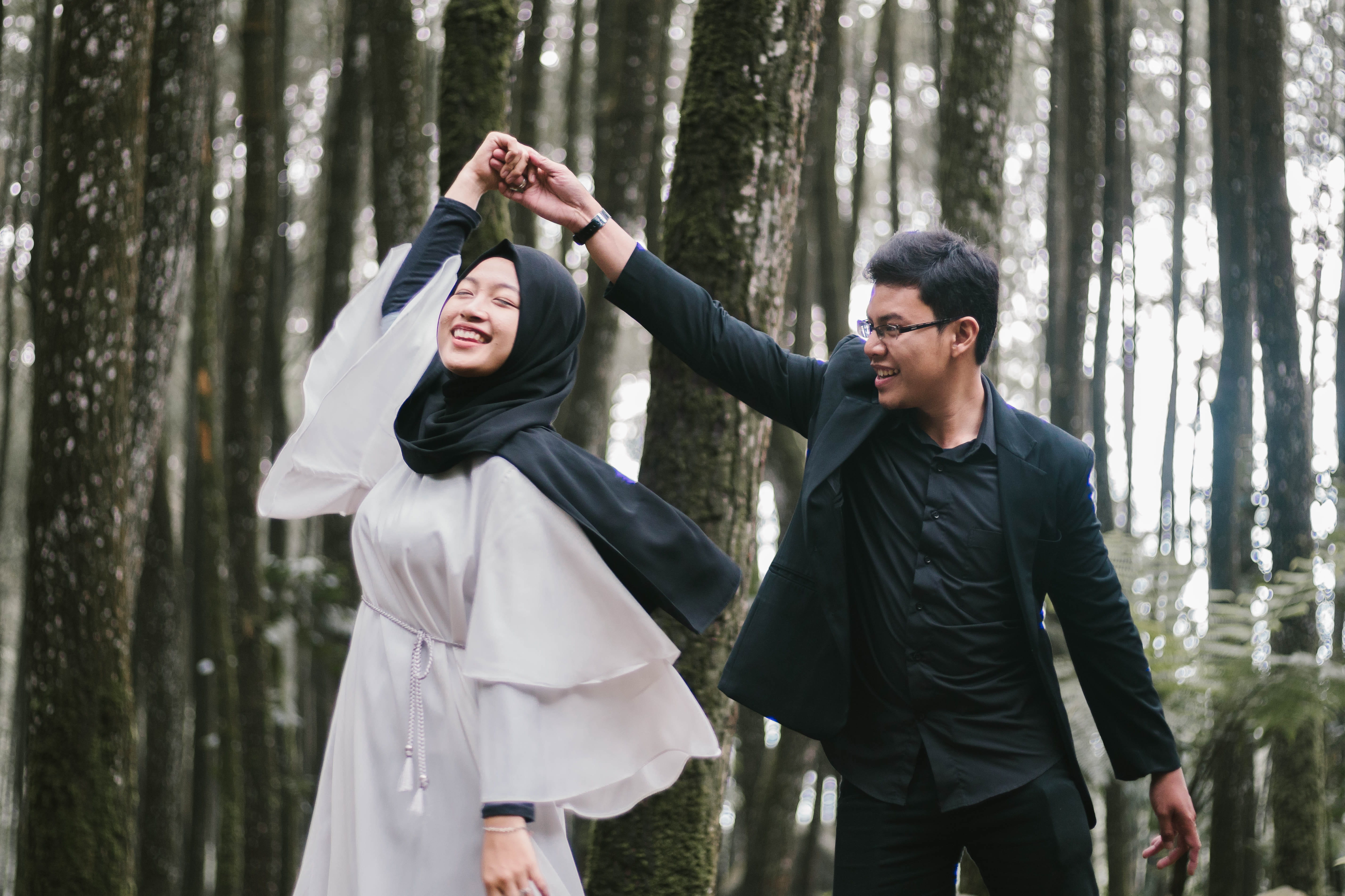 leisure, wear, pose, woods, love, land, three quarter length, nature, day, young adult, standing, togetherness, 5K, enjoyment, two people, woman, fashion, HD Wallpaper