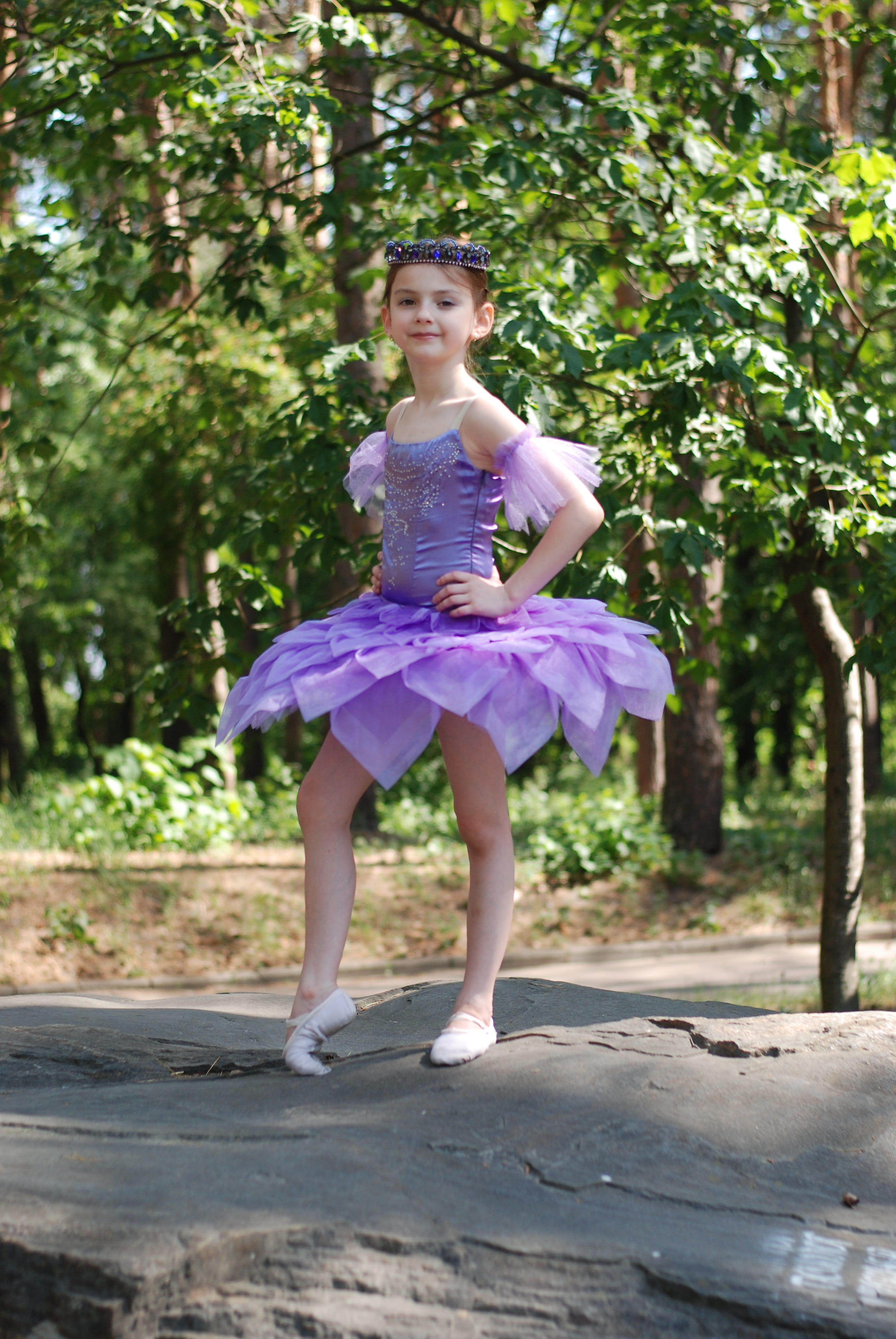 tree, purple, plant, child, story, ballet dancer, leisure activity, ballerina, 4K, ballet tutu, females, pre-adolescent child, fashion, pointe shoes, girl, Phone HD Wallpaper