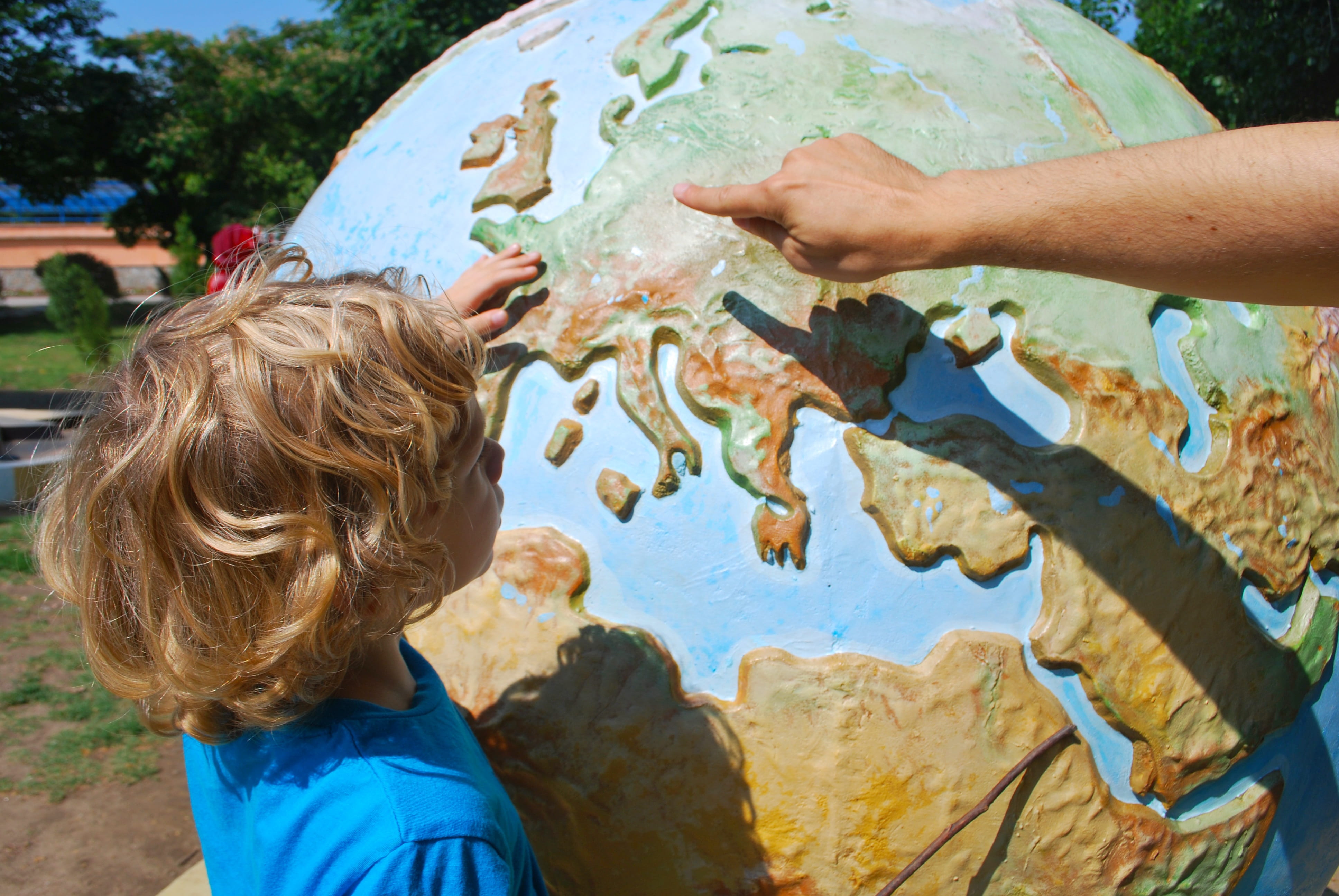 lesson, outdoors, pupil, offspring, adventure, shirt, travel, hand, boy, children learning, water, map, child, rock, world, childhood, people, blue, geography, HD Wallpaper