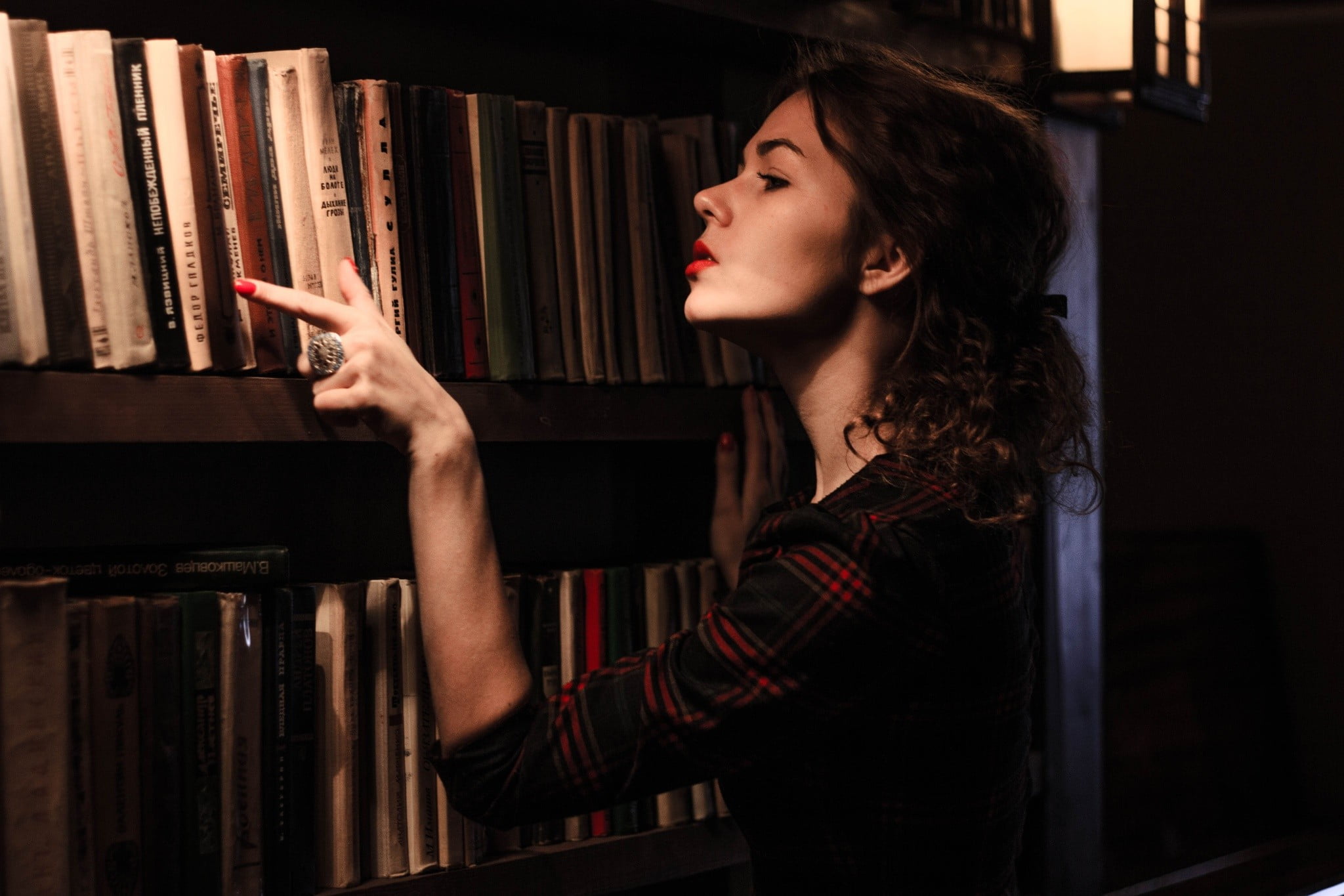 side view, hairstyle, bookshelf, one person, shelf, publication, young adult, indoors, adult, arts culture and entertainment, music, beautiful woman, real people, HD Wallpaper