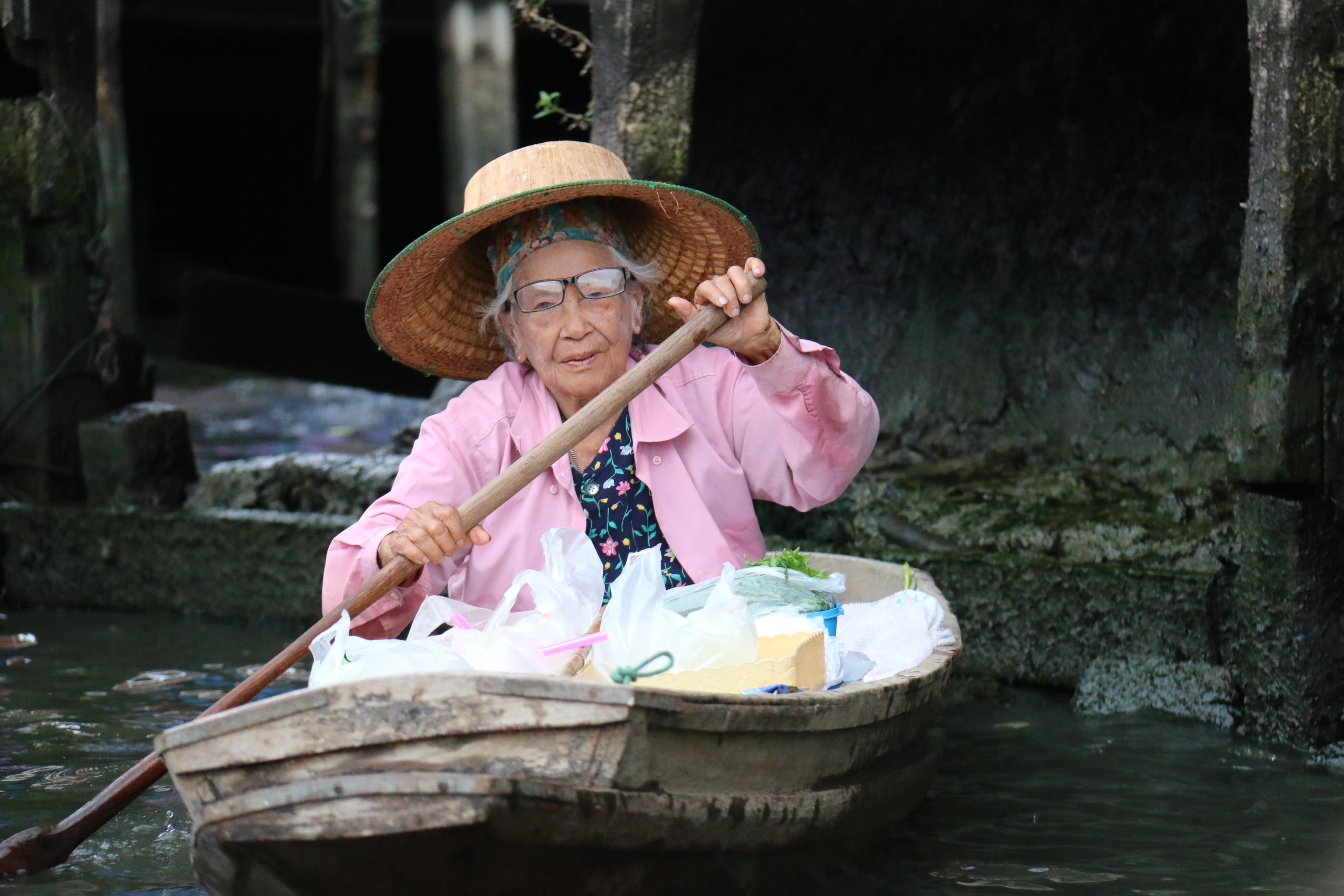 hard life, women, water, old, channel, clothing, contemplation, outdoors, nautical vessel, asian style conical hat, river, strength, waterfront, pink, front view, HD Wallpaper