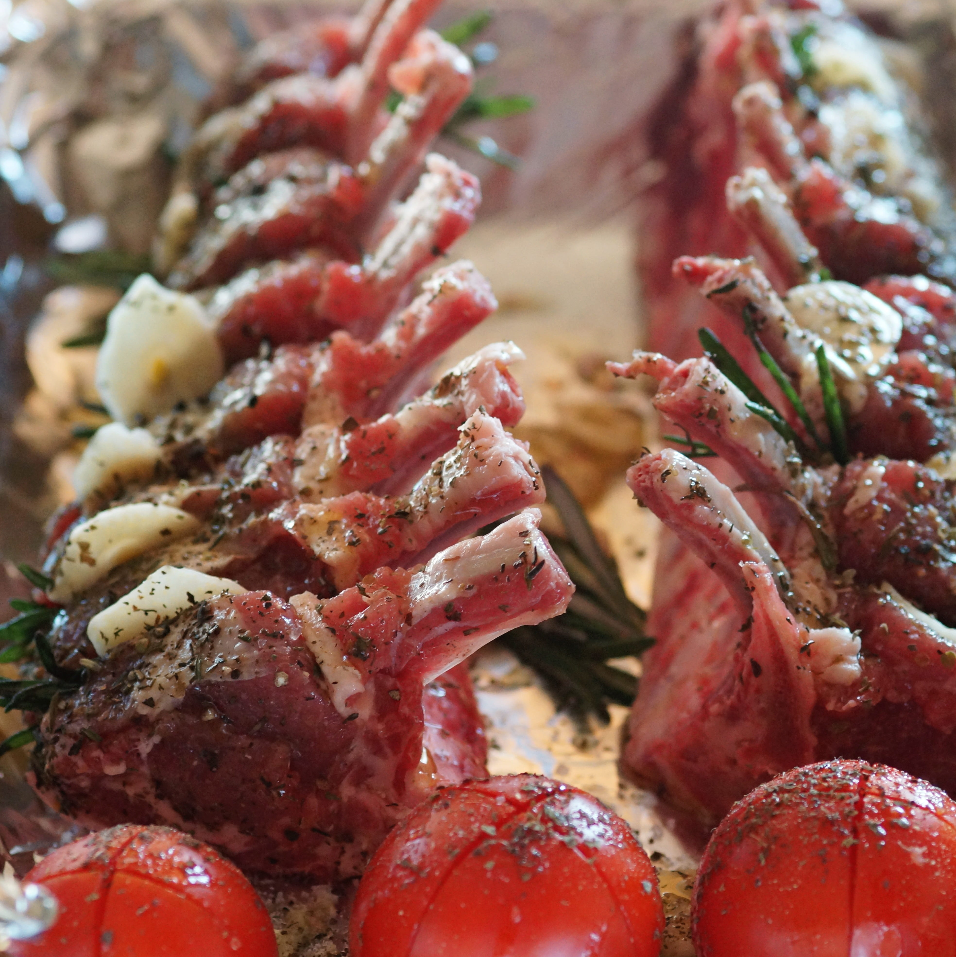 tidbit, chop, selective focus, Grilling, Meat, close-up, fruit, day, Chop, 4K, full frame, ready-to-eat, healthy eating, red, seafood, Lamb, no people, Phone HD Wallpaper