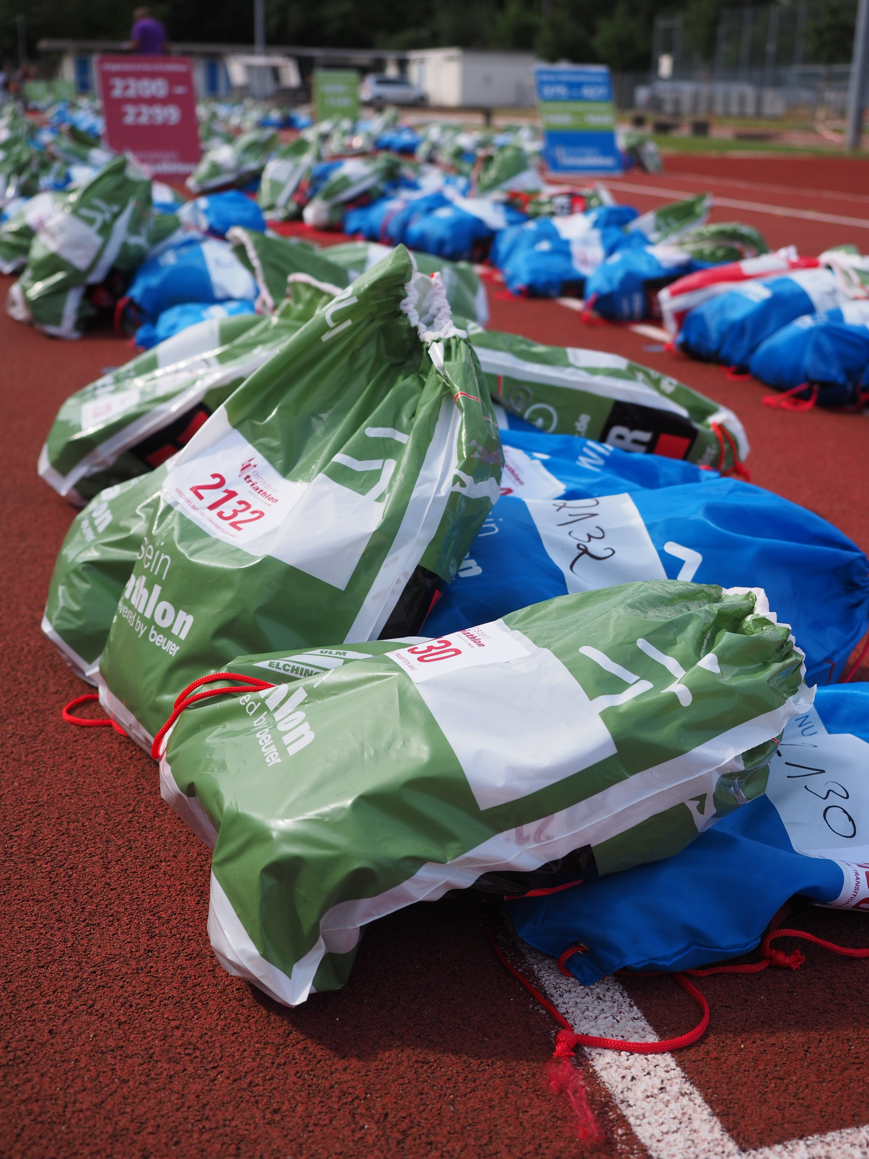 Transport, large group of objects, blue, mapping, high angle view, caption, pieces of luggage, marathon, still life, outdoors, sport event, plastic bag, Phone HD Wallpaper
