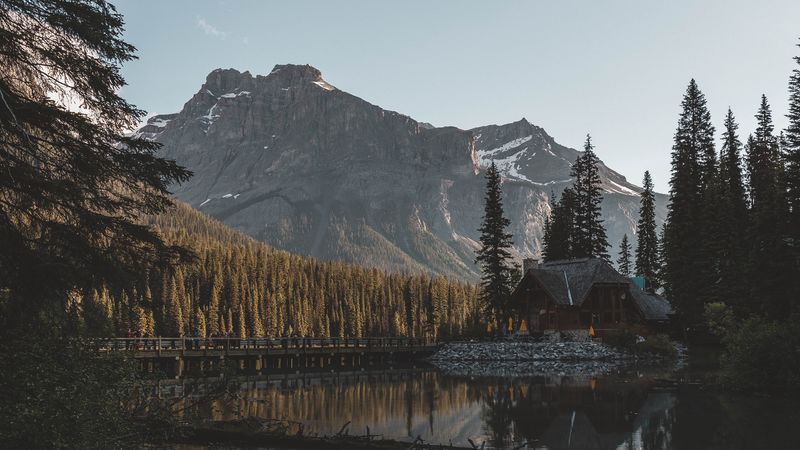 lake, mountains, house, forest, shore, 4k