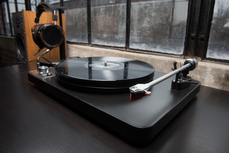 reflection, headphones, vinyl, turntables, speakers