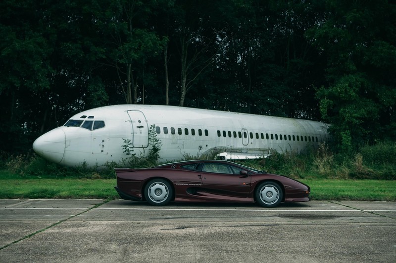 Jaguar XJ220S, airplane, forest, Boeing 737