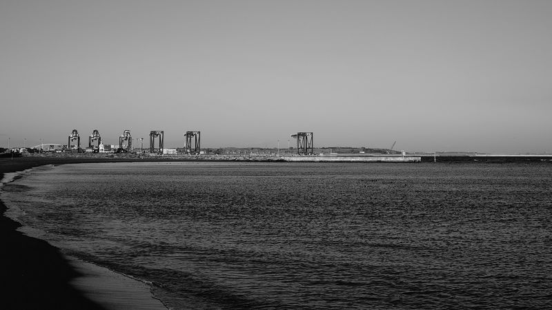 coast, sea, bw, beach, buildings, 4k