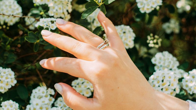 hand, ring, flowers, bloom, 4k