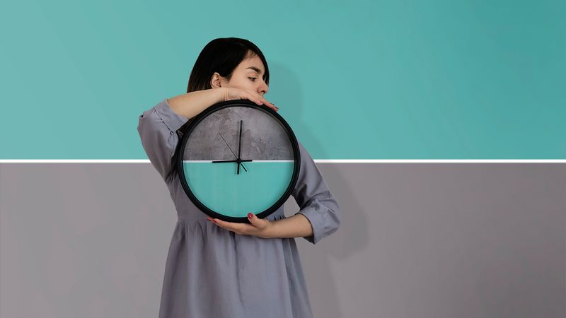 girl, clock, wall, symmetry, minimalism, 4k
