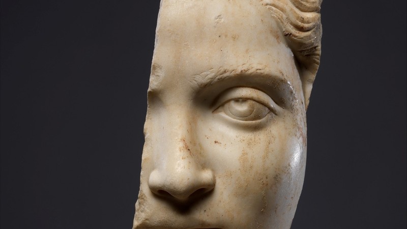 sculpture, broken, simple background, face