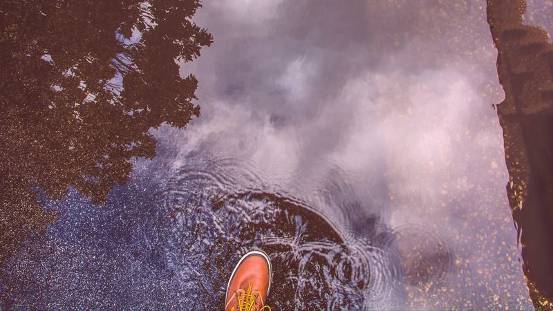 puddle, foot, boot, reflection, water, 4k