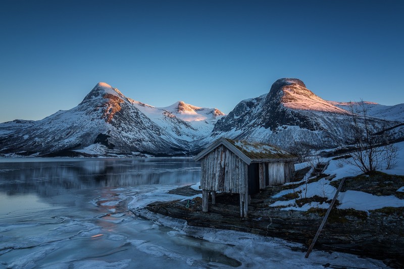 Norway, nature, mountains, landscape, clear sky, ice, cabin, snowy mountain