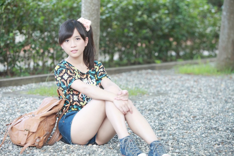 women, xiaojing, Asian, brunette, jean shorts, ponytail, sitting, looking at viewer, women outdoors